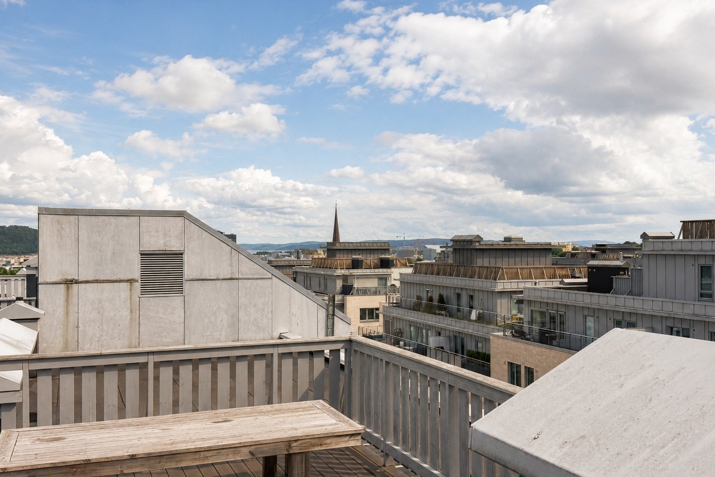 Felles takterrasse med utsikt og sol hele dagen. Galleribilde