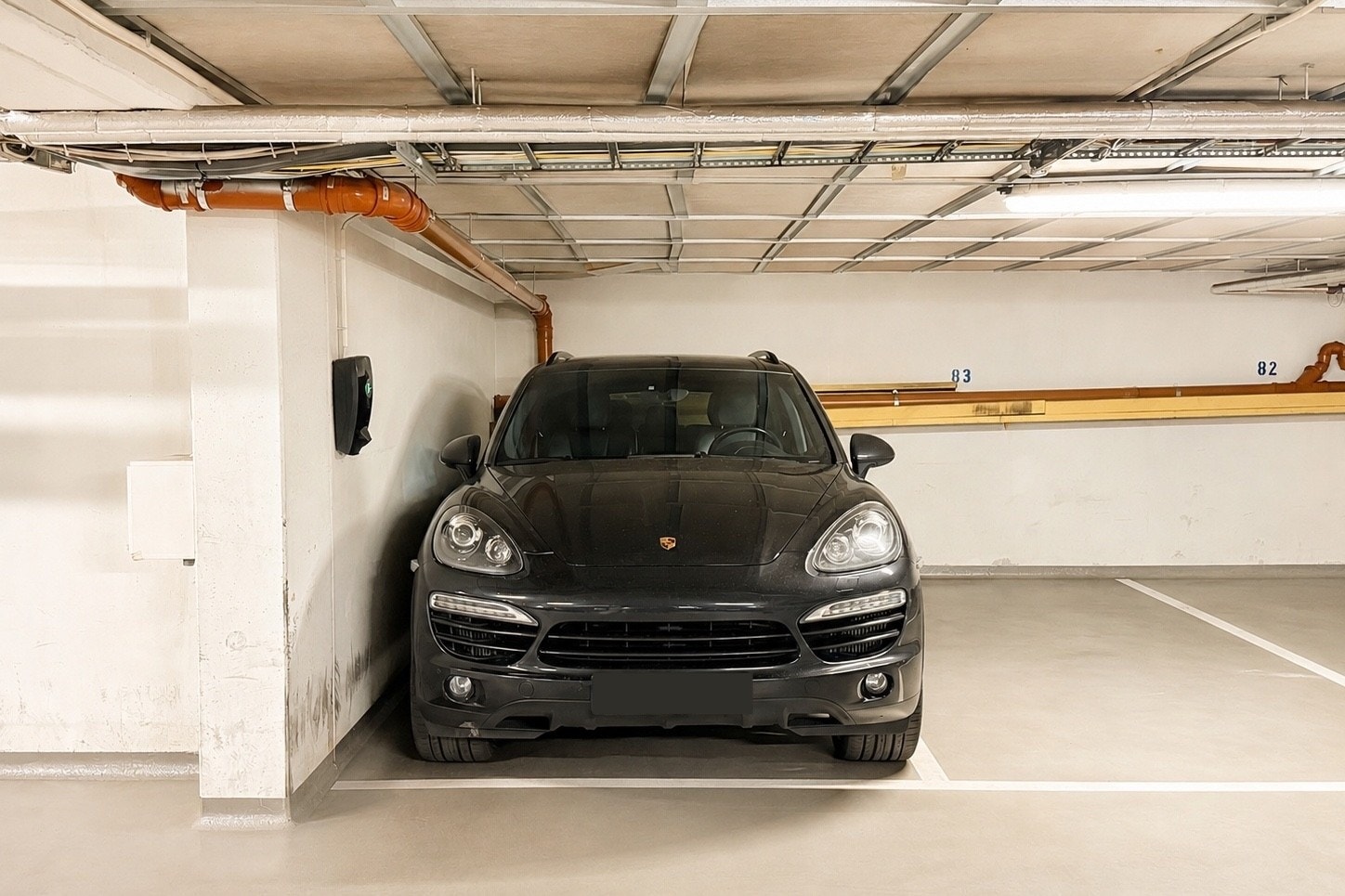 Garasjeplass m/elbillader i lukket anlegg. Galleribilde