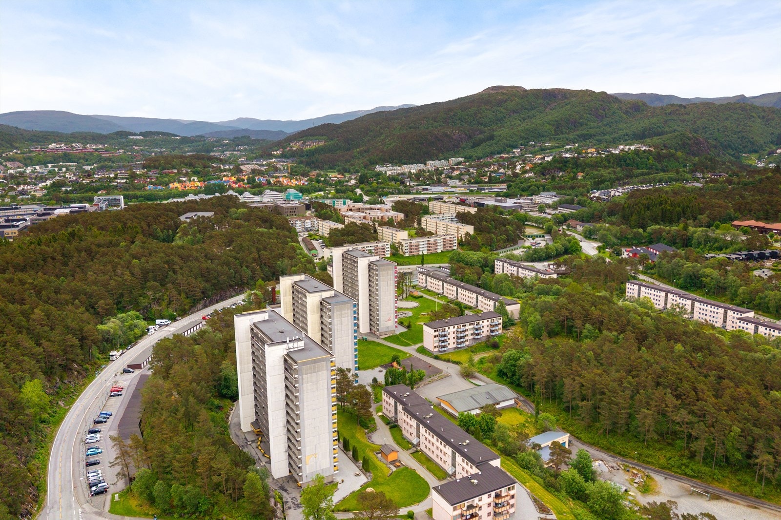 For de turglade er det fine turmuligheter i nærområdet med bl.a. Geitanuken, Hjortlandsdalen og Høgstefjellet. Galleribilde