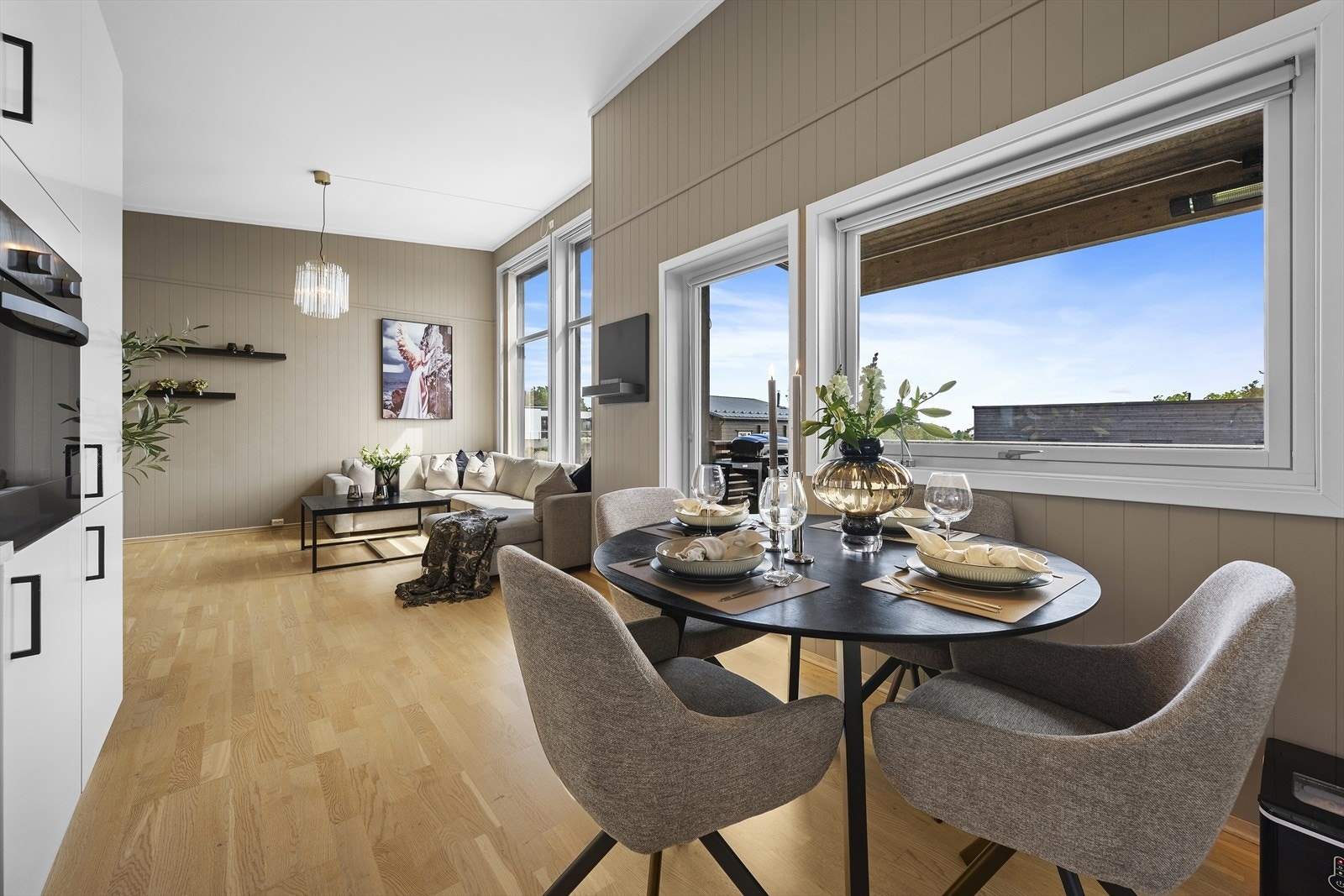 Utgang til solrik veranda Galleribilde