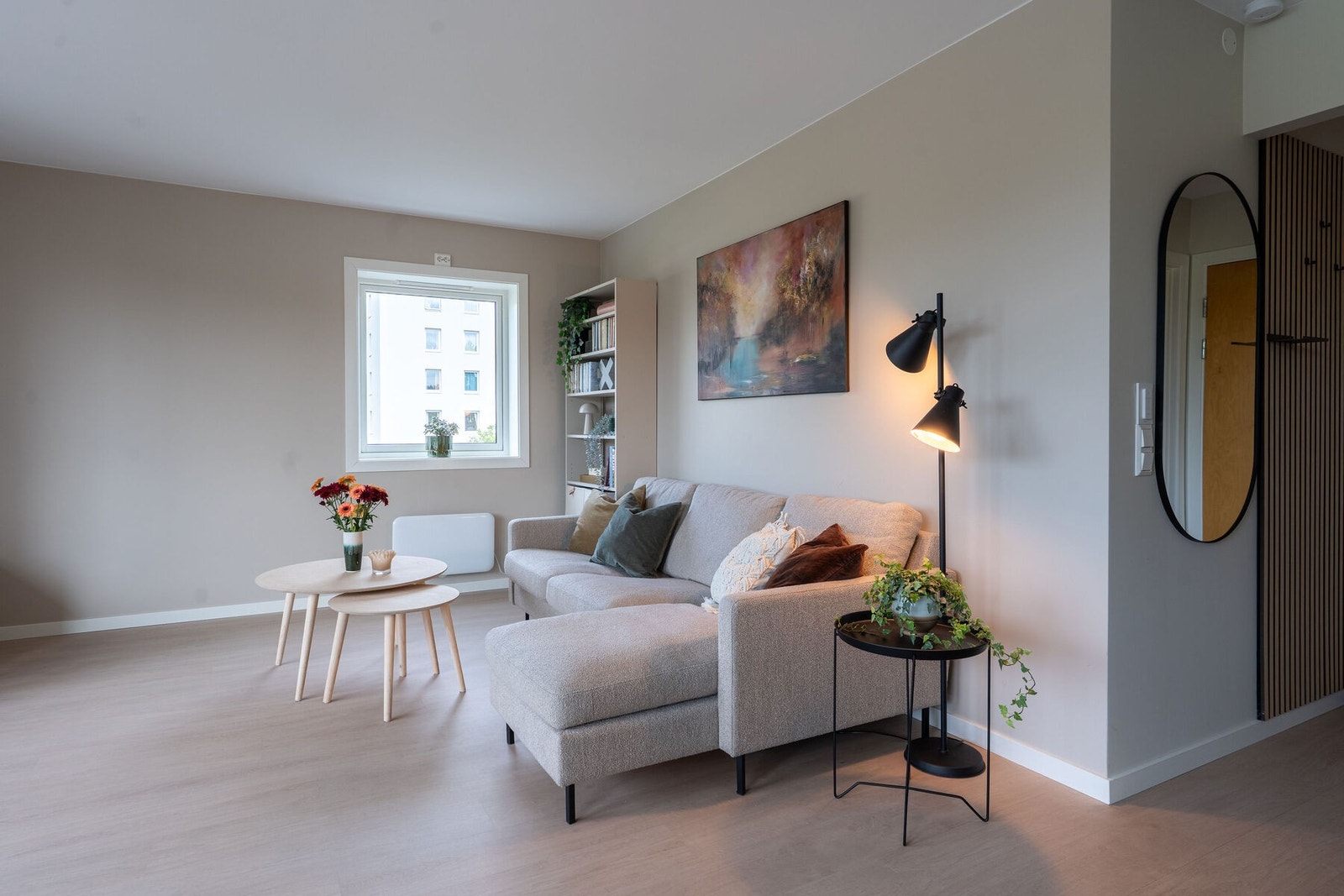 2 lags isolerglass, med malt treramme innvendig og aluminium utvendig fra 2005 Galleribilde