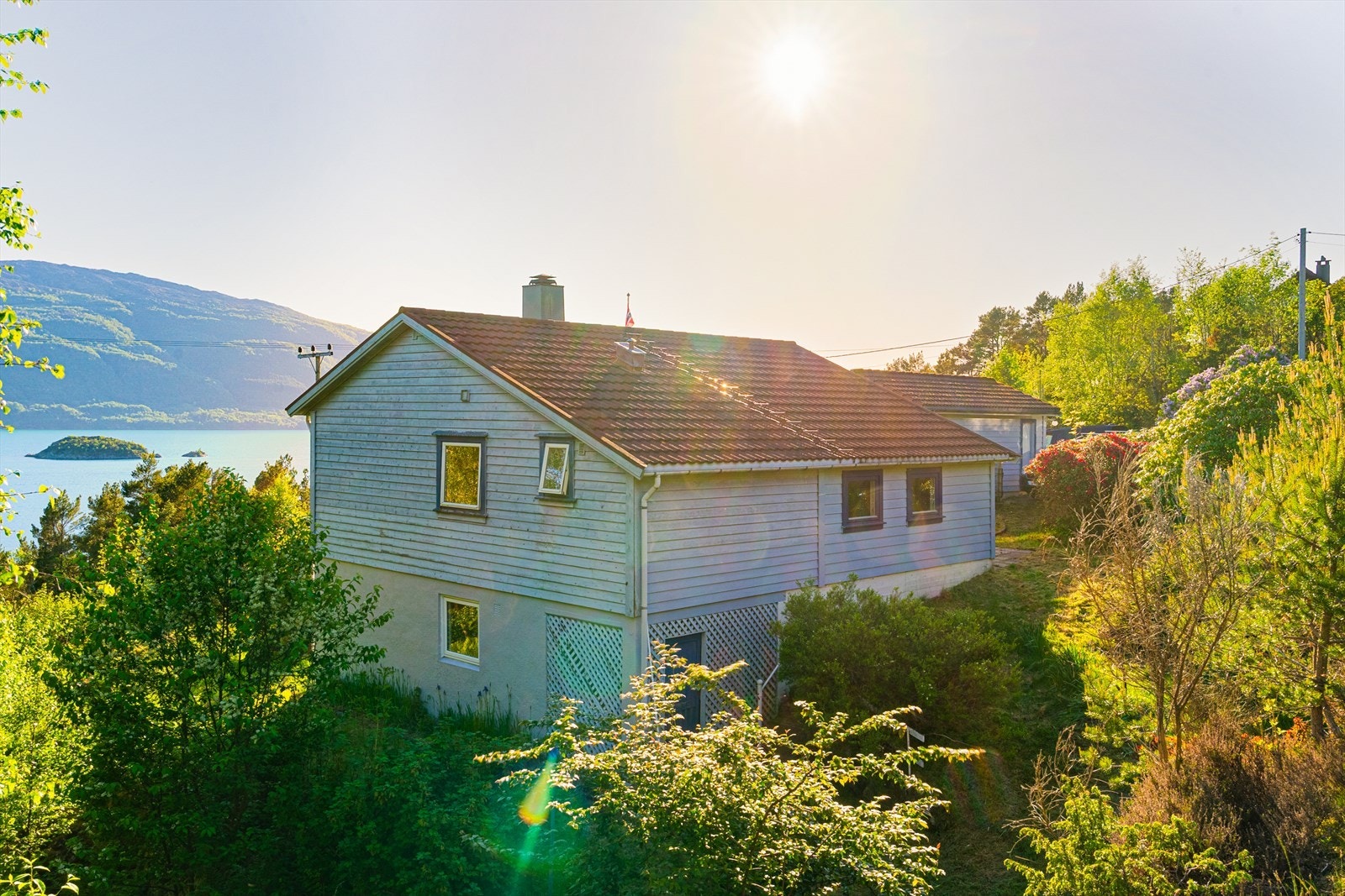 Huset er jevnlig vedlikehold - nyere tak og vinduer. Galleribilde