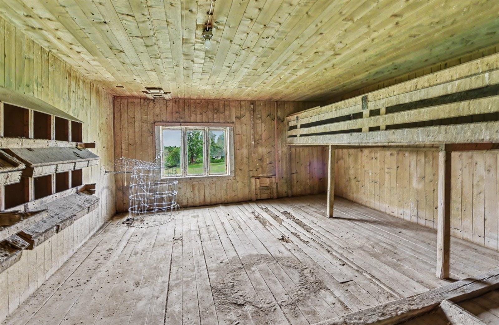 Låven har et bruksareal på totalt 219 m² fordelt over to plan. Galleribilde