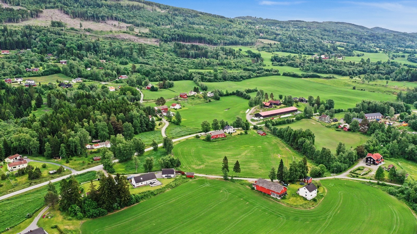 Området gir tilgang til DNT Hadelands nettverk av blåmerkede stier for fotturer og skiturer. Galleribilde