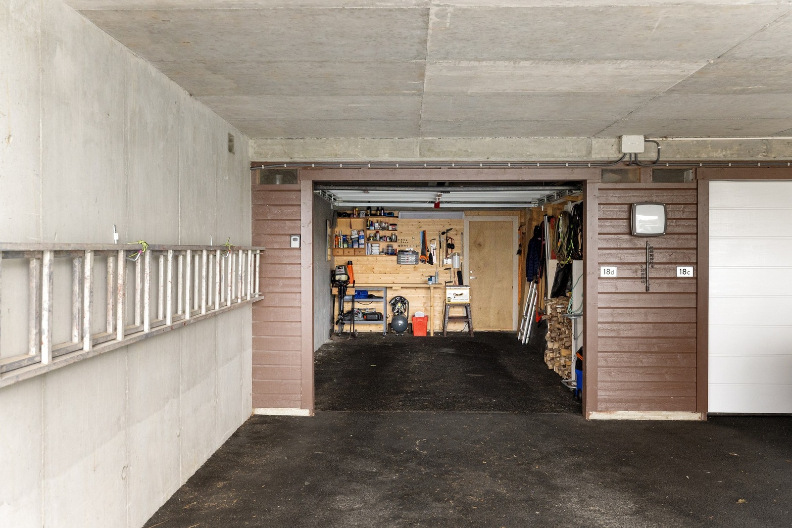 Garasjen måler 22 kvm. Galleribilde