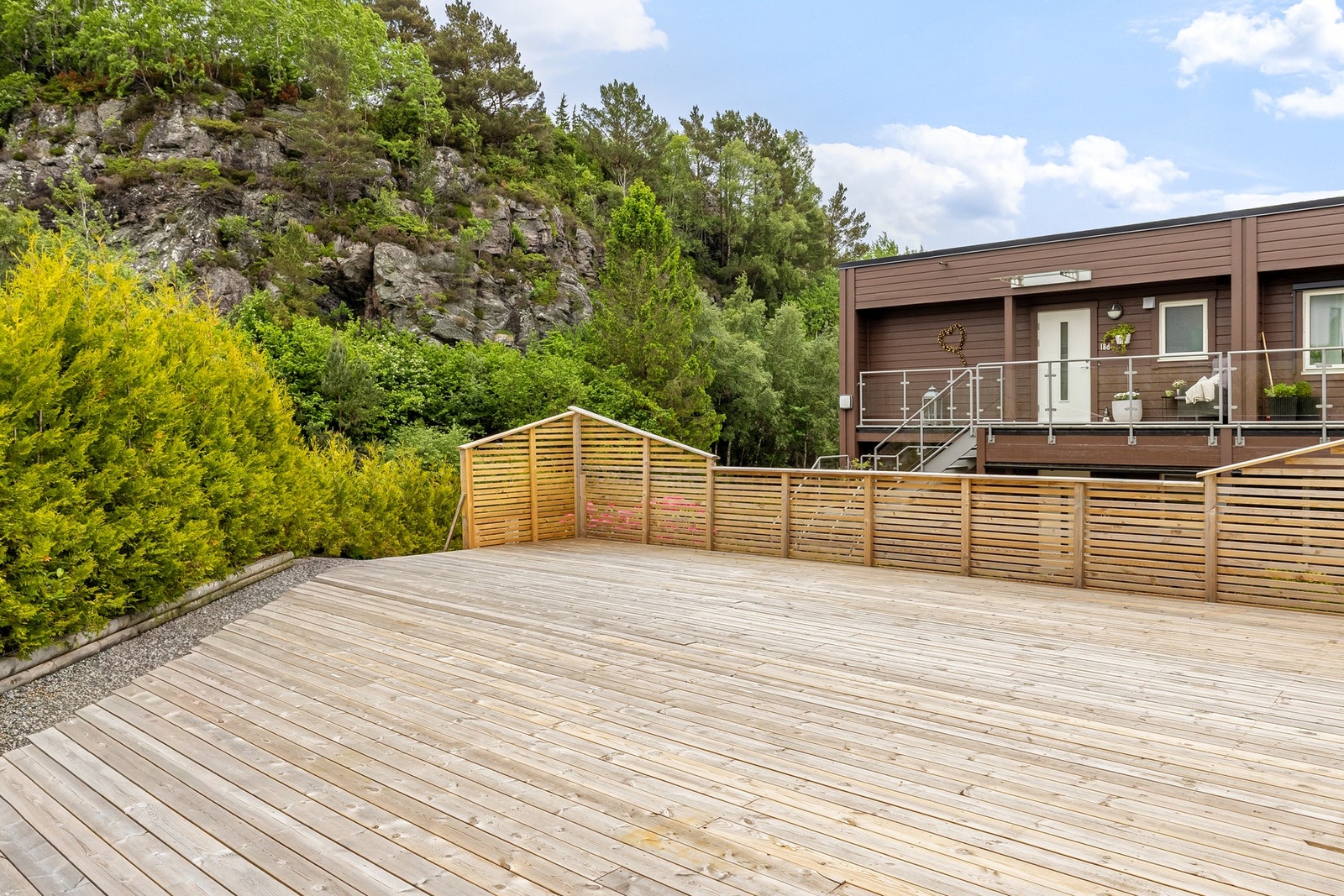 Sameiet har en stor og flott felles terrasse som kan benyttes av beboerne. Galleribilde