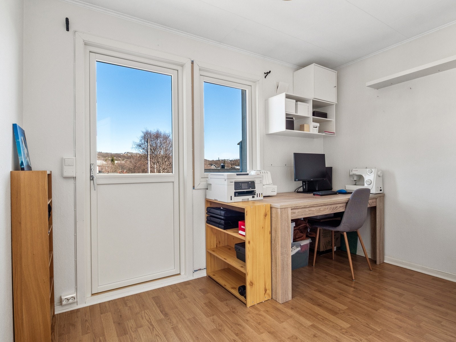 Soverommet på hovedplan brukes idag som hjemmekontor/hobbyrom Galleribilde