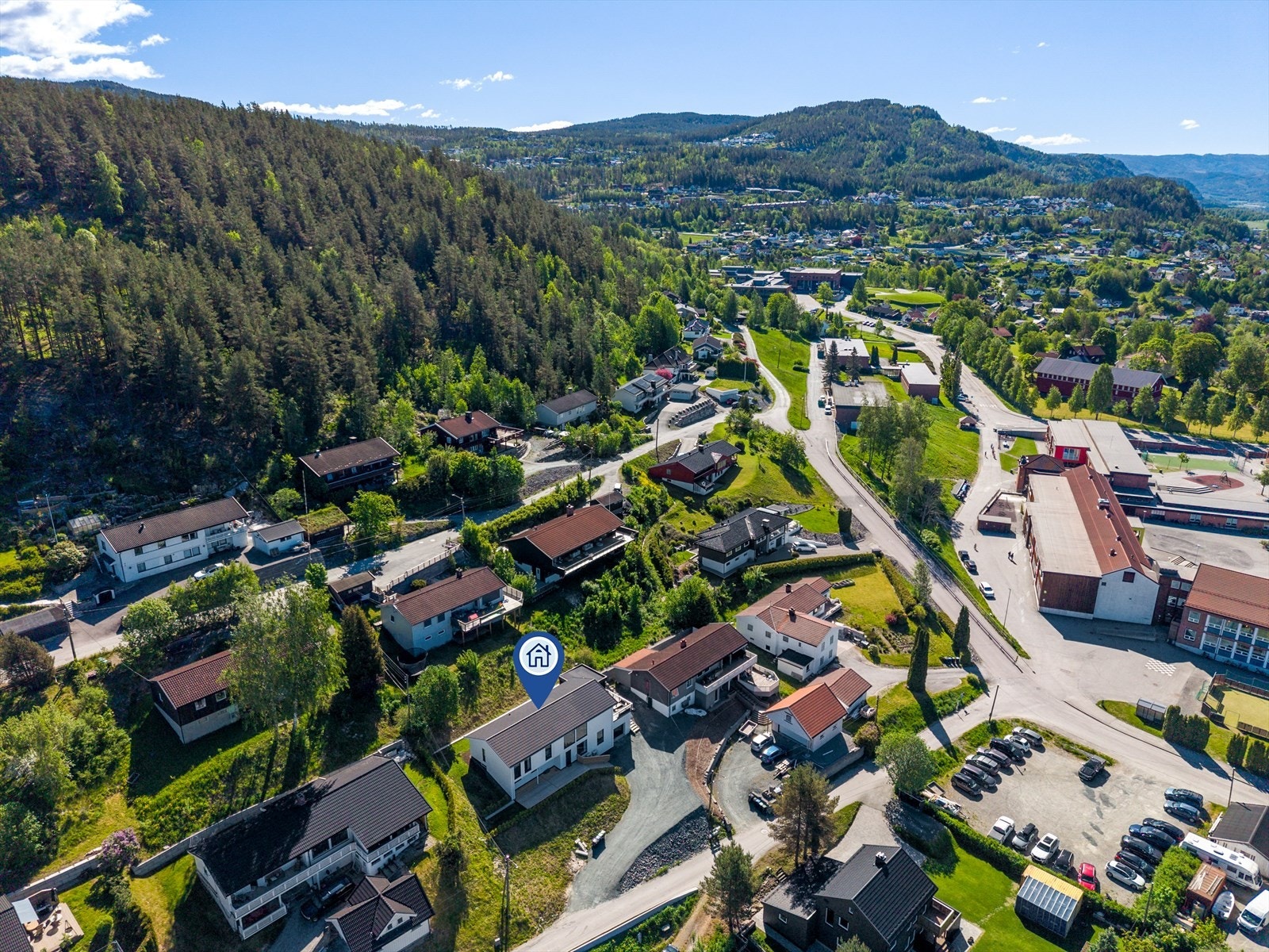 Fra eiendommen er det enkel tilgang til Notodden sentrum og byens fasiliteter. Galleribilde