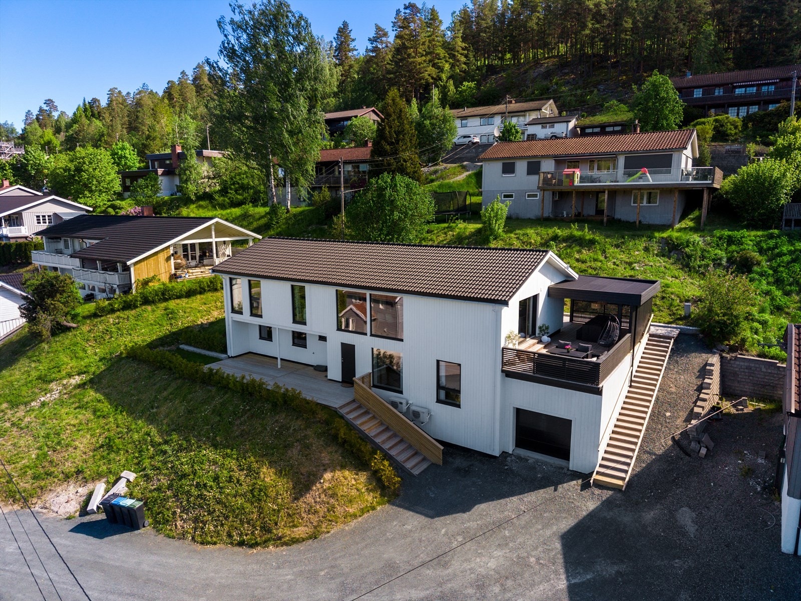 EiendomsMegler1 ved Guro Borsodi Bakka ønsker velkommen til Kristofer Uppdals Gate 5! Foto Inbovi Galleribilde