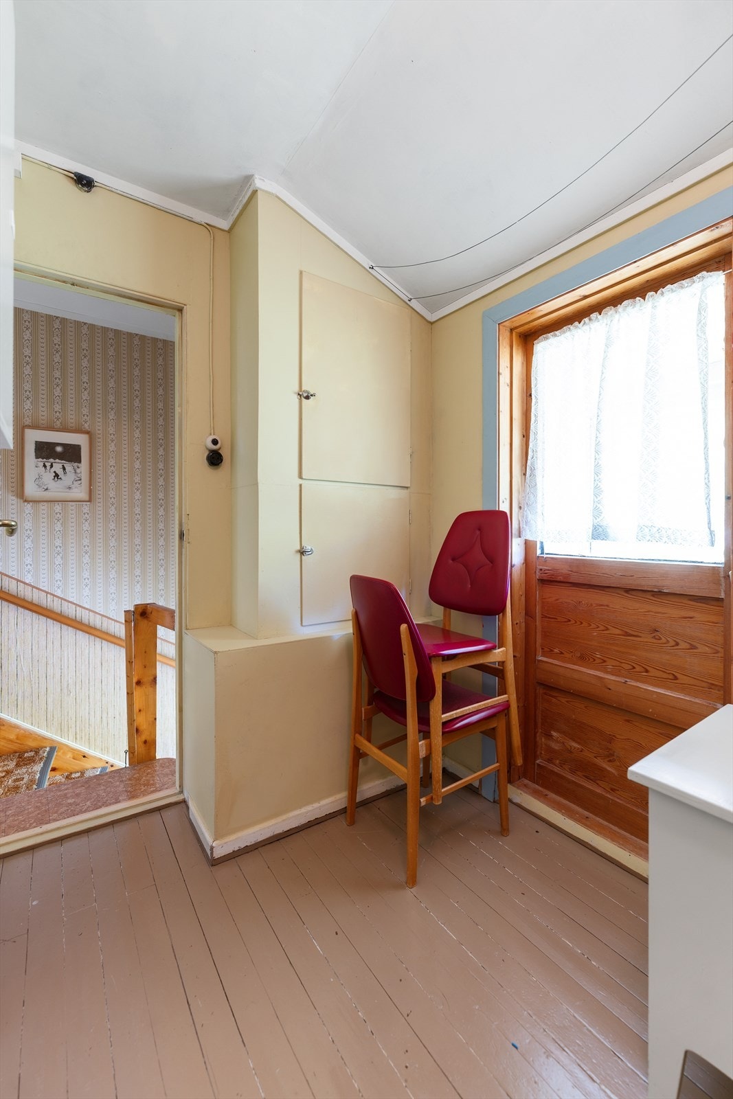 Gang i 2.etasje med adkomst til balkong Galleribilde