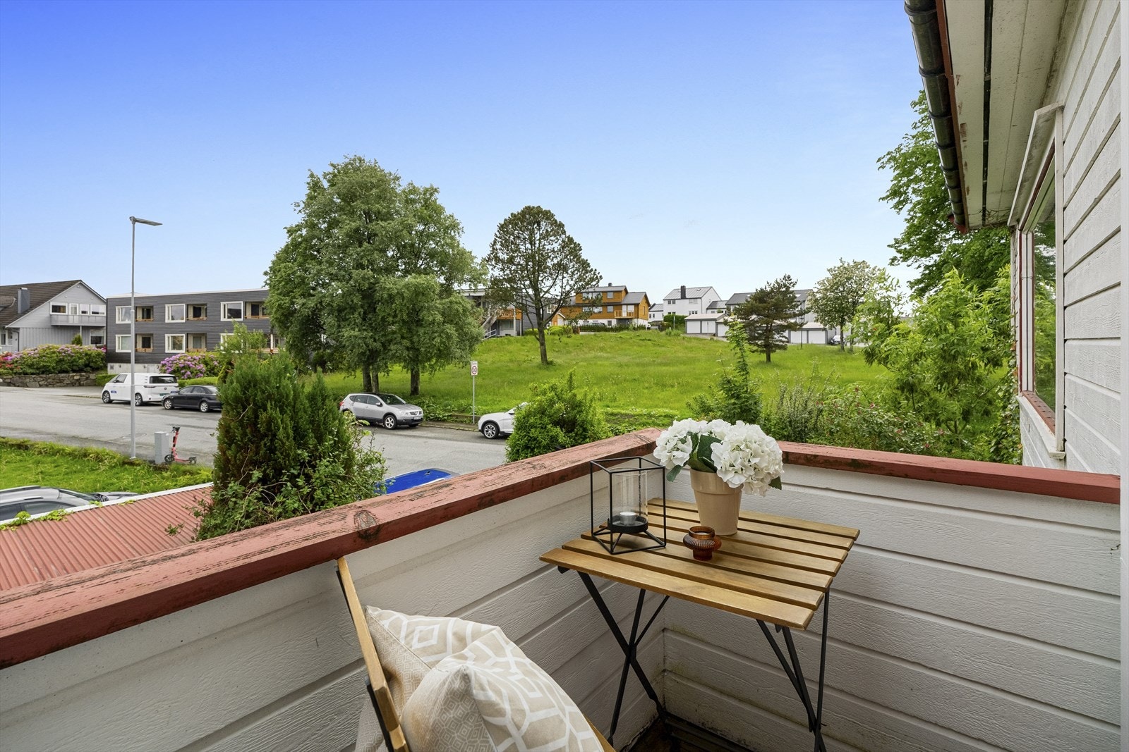 På balkongen kan man nyte fine dager. Galleribilde