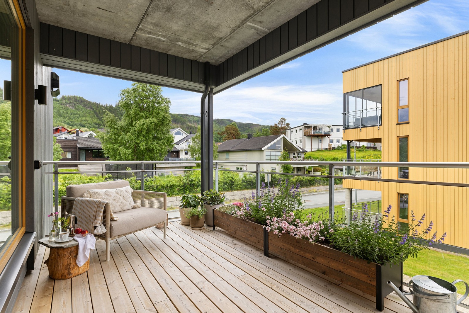 Her har du god plass til utemøblement og grill. Galleribilde