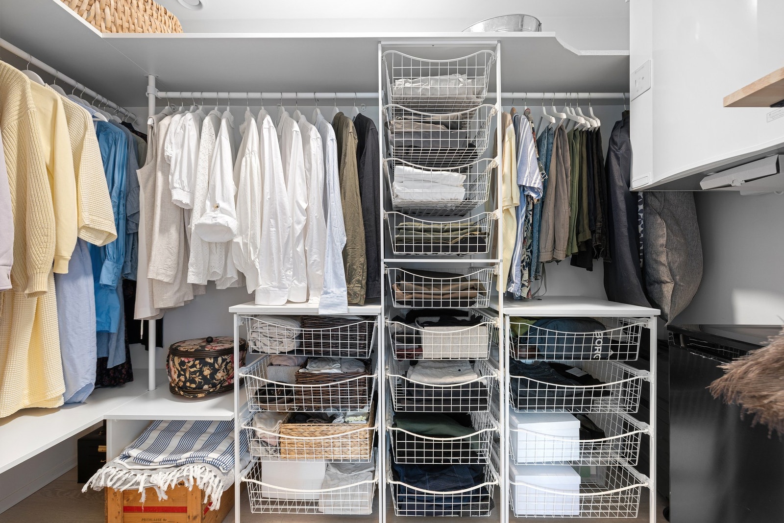 Boden er på ca. 4,3 kvm og gir gode muligheter for oppbevaring. I dag er rommet innredet som et praktisk walk-in closet Galleribilde