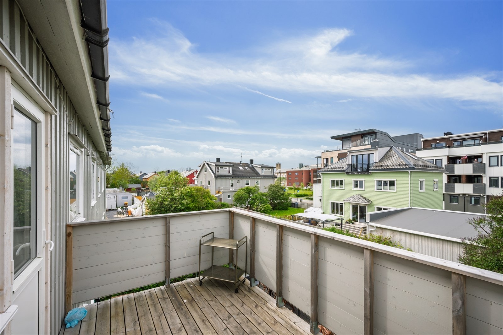 Leiligheten ligger sentralt plassert i Bodø sentrum med gangavstand til det meste man måtte trenge i hverdagen. Galleribilde