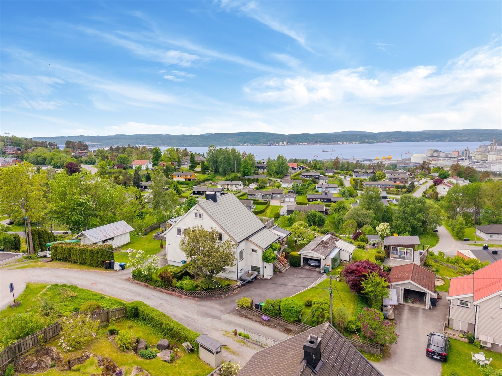 Området har gode bussforbindelser, og det er kort vei til Porsgrunn sentrum med ytterligere servicetilbud. Galleribilde