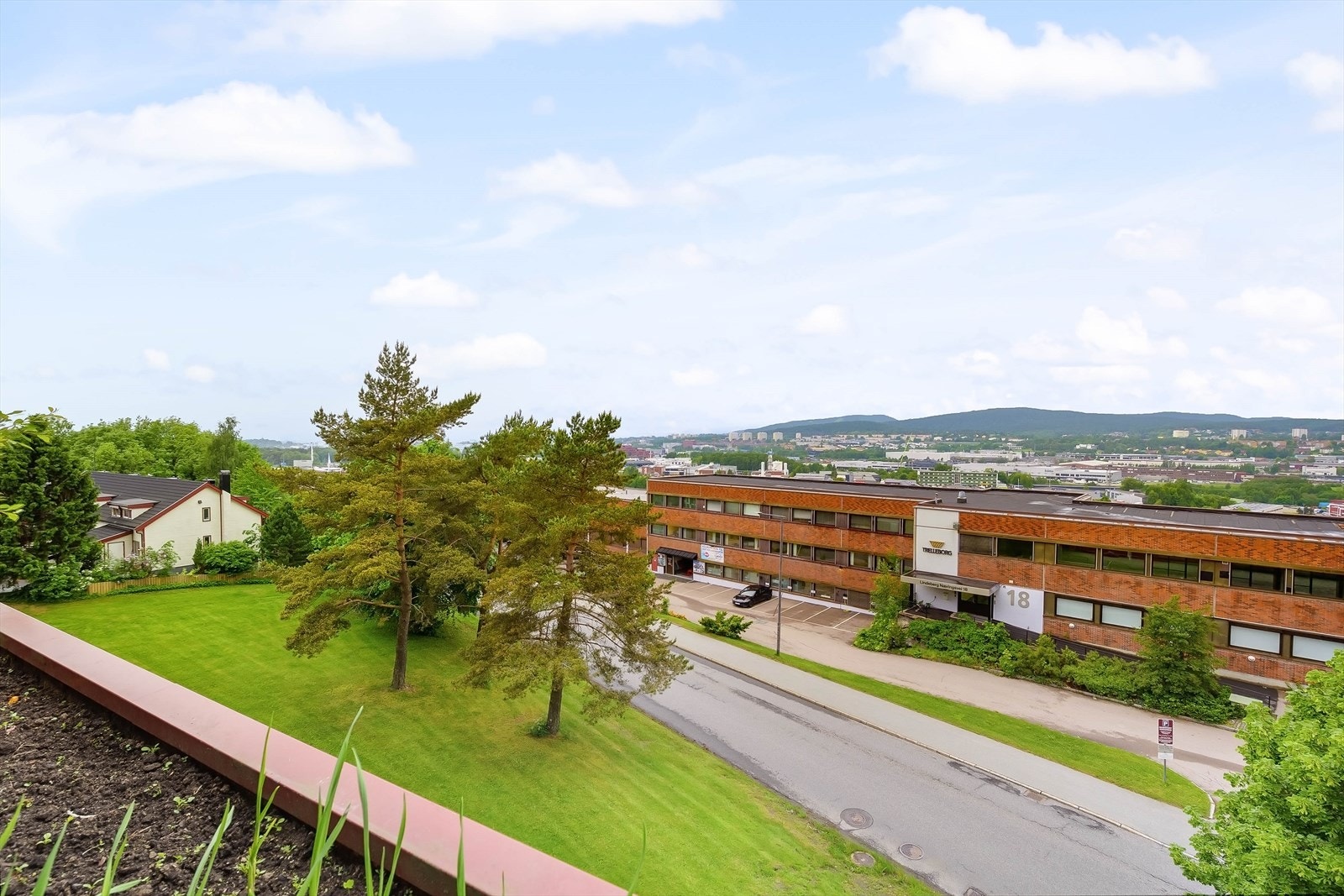 Utsikten strekker seg over nærområdet. Galleribilde