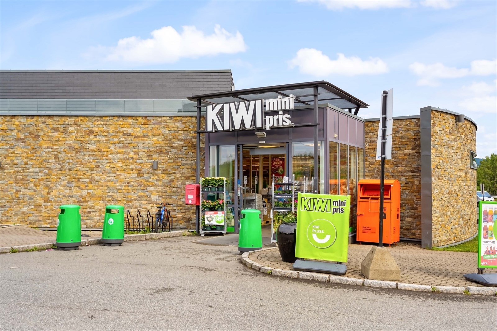 Kort gangavstand til dagligvarebutikk, med Kiwi Lindeberg kun 3 minutter unna. Galleribilde