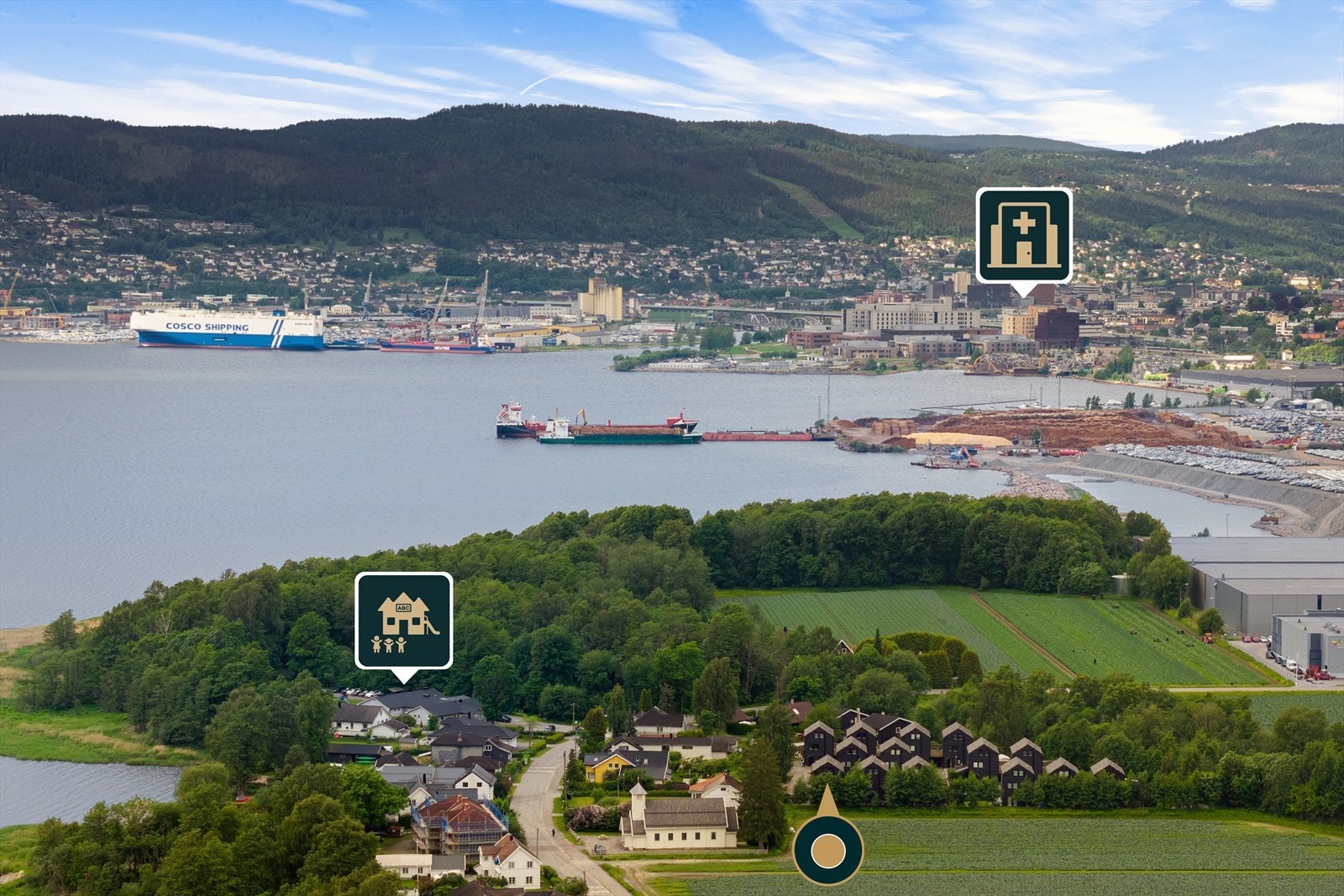 Boligen har en tilbaketrukket, men sentral beliggenhet med kort vei til barnehage, skole, det nye sykehuset og Fjordbyen (se: https://fjordbyenlierdrammen.no/) Galleribilde
