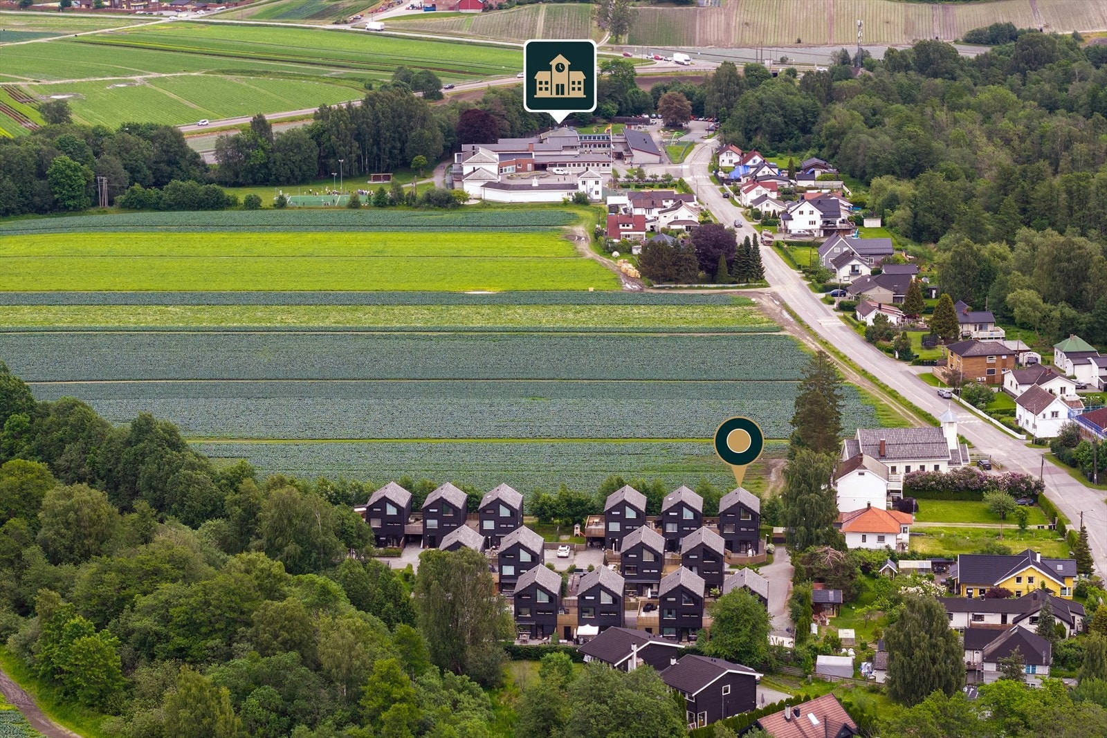 Boligen er beliggende med kort vei til skoler og barnehage Galleribilde