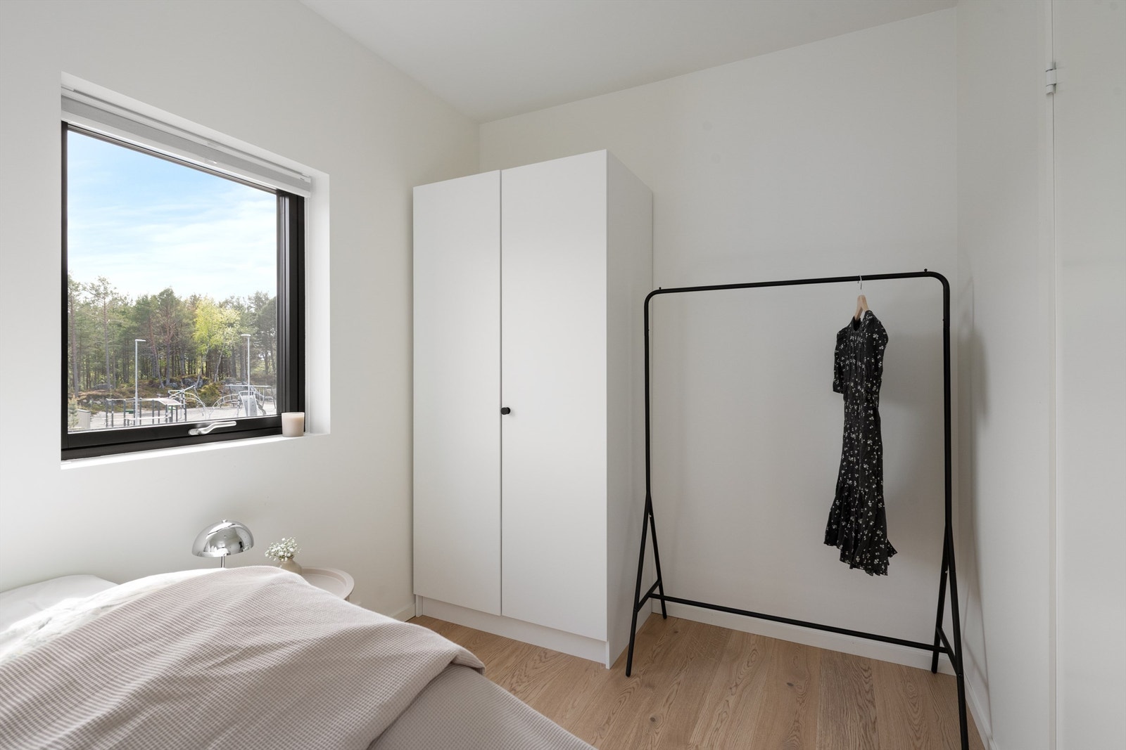 Soverom nummer 2 har også god plass til garderobeskap. Galleribilde