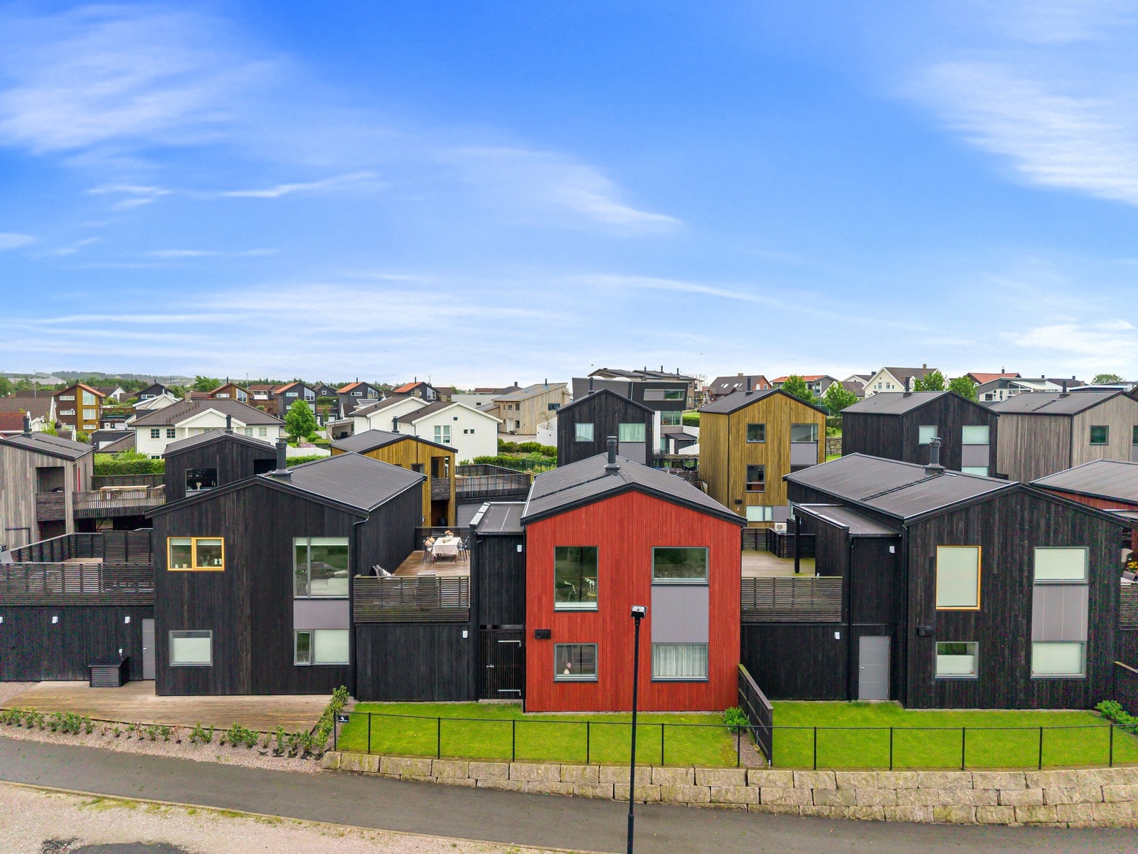 Eiendommen ligger i barnevennlige omgivelser på Nærbø. Galleribilde