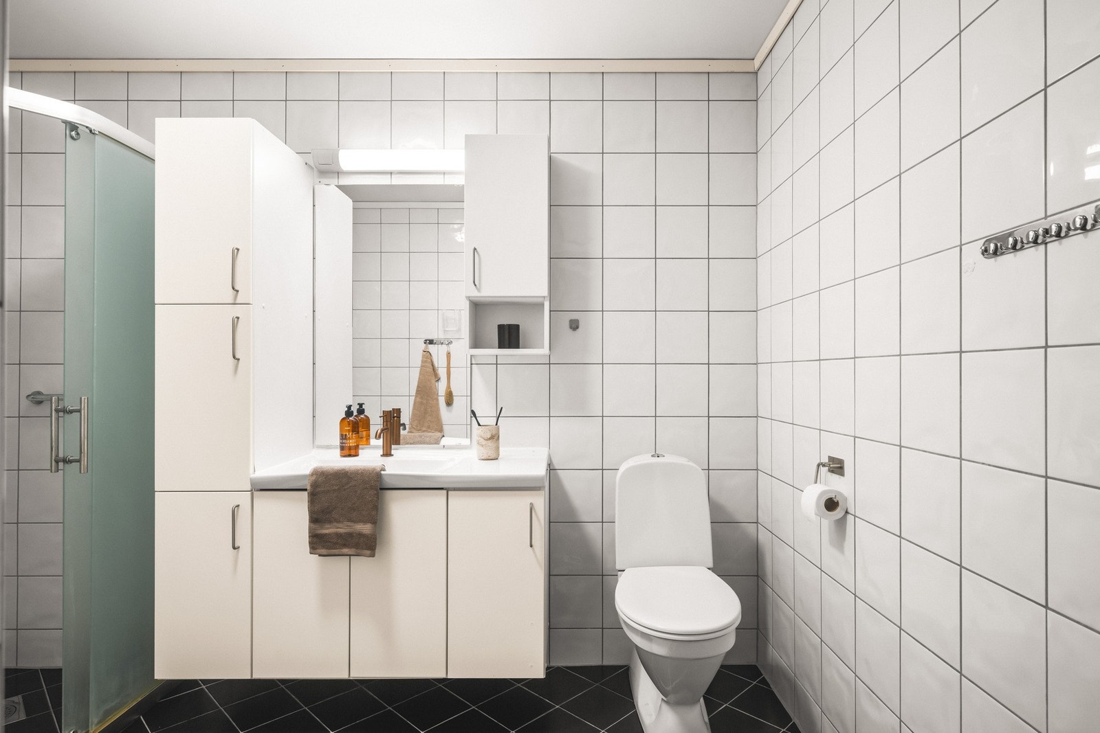 Badet er romslig og måler 6,9 kvm Galleribilde