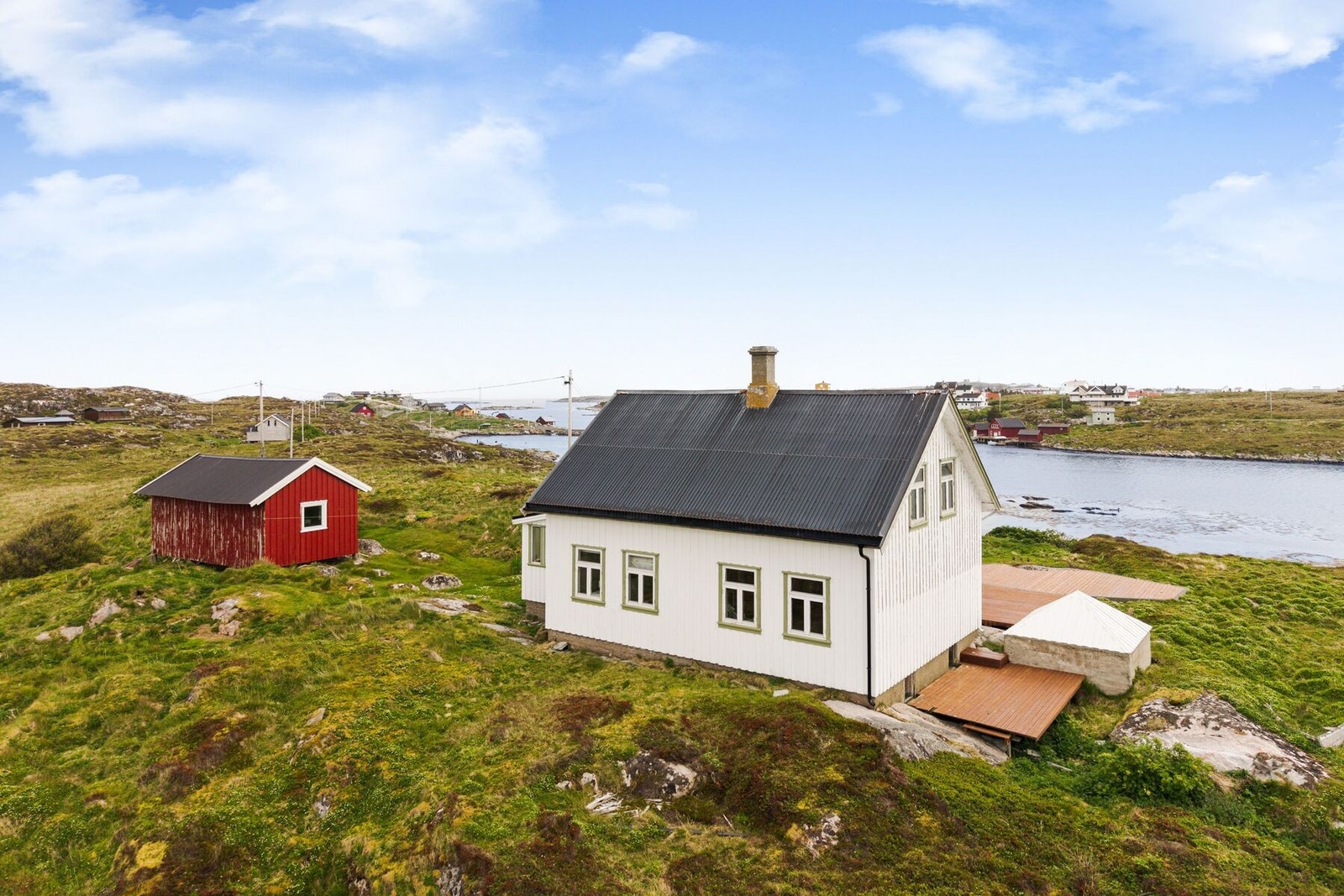 Innholdsrik fritidseiendom med idyllisk beliggenhet på Mausund Galleribilde