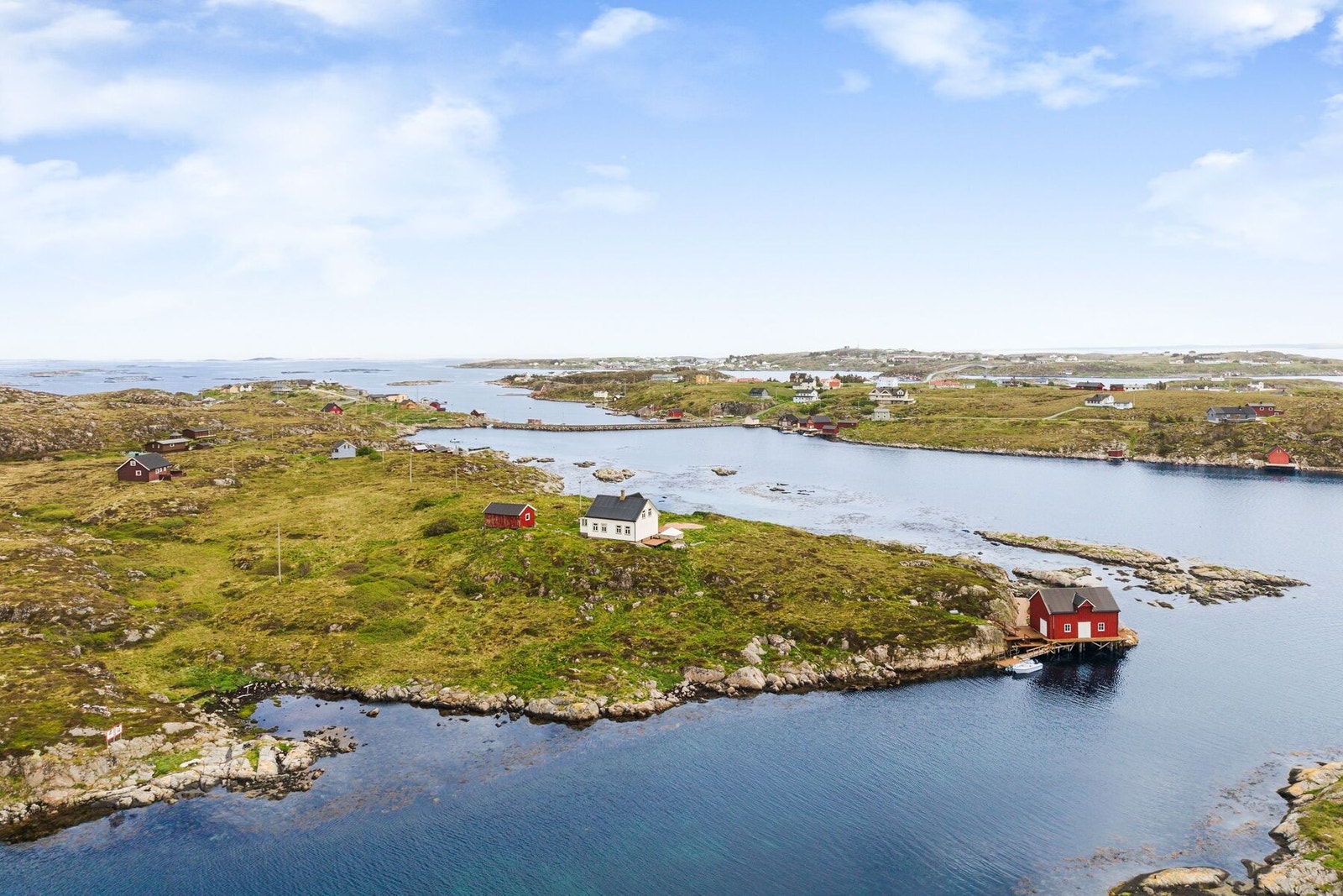 På Mausund kan du nyte en autentisk og sjarmerende kystlandsby, hvor fiske er fortsatt i hjertet av samfunnet Galleribilde