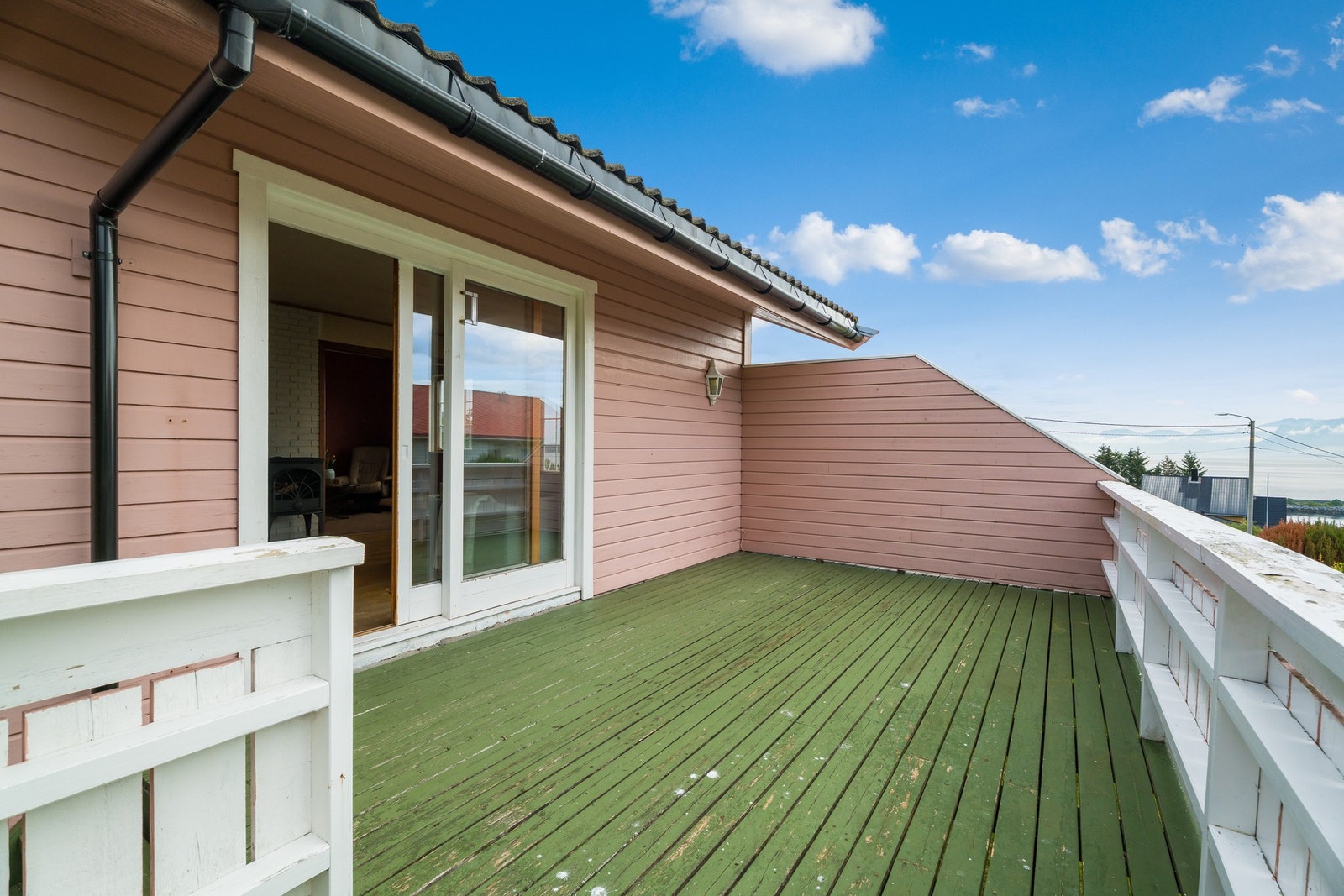 Her har du skjermet terrasse mot syd på ca 17 kvm Galleribilde