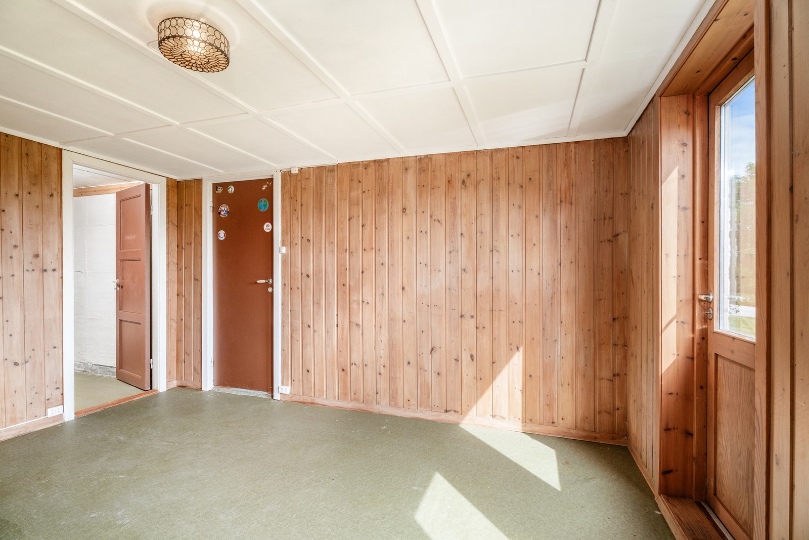 I direkte tilknytning til dette rommet finnes det en oppbevaringsbod via dør inn til venstre. Galleribilde