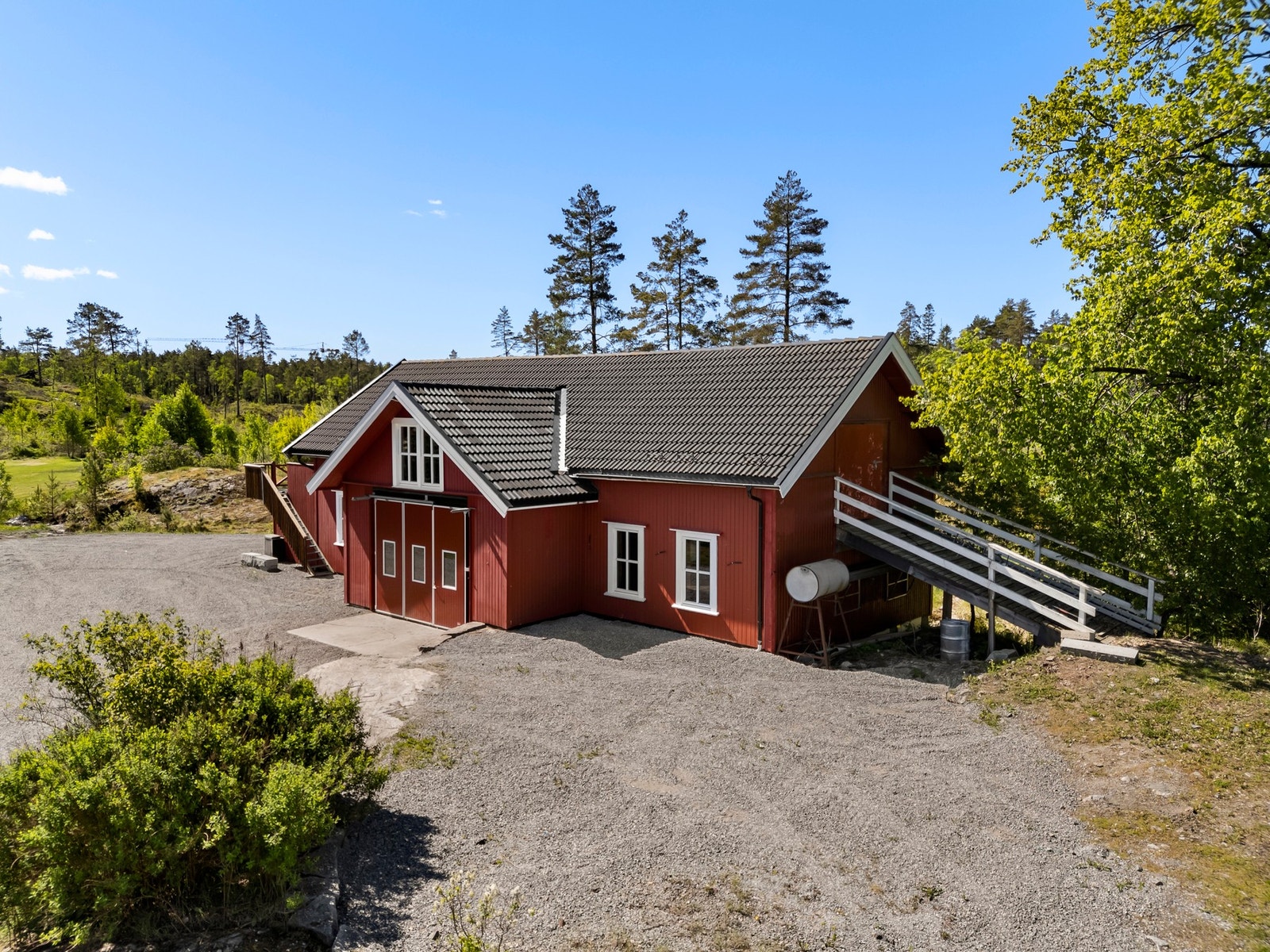 Låve. Galleribilde