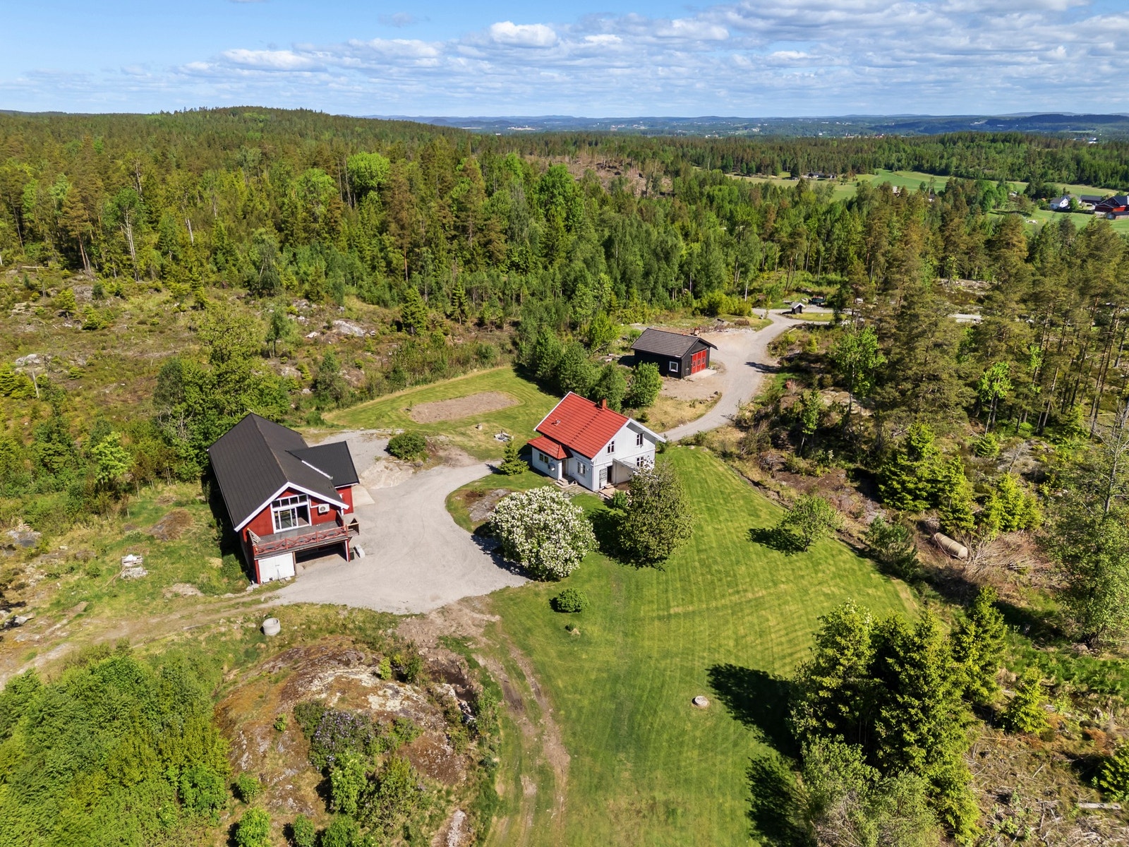 Eiendommen er på totalt 213 dekar. Galleribilde