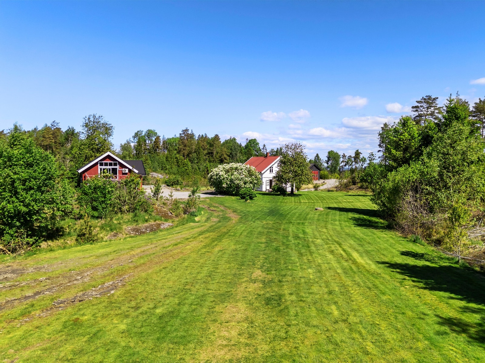Her bor du omgitt av vakker natur, åpne kulturlandskap og gode muligheter for friluftsliv året rundt. Galleribilde
