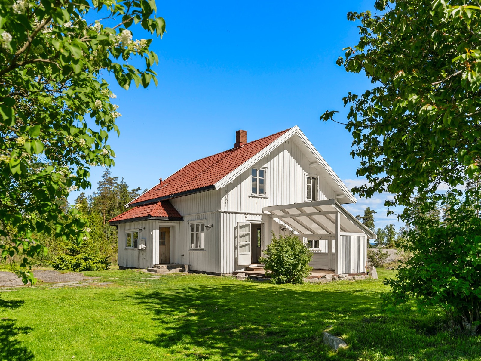 Våningshuset er fra 1939 med noe vedlikeholdsbehov. Galleribilde