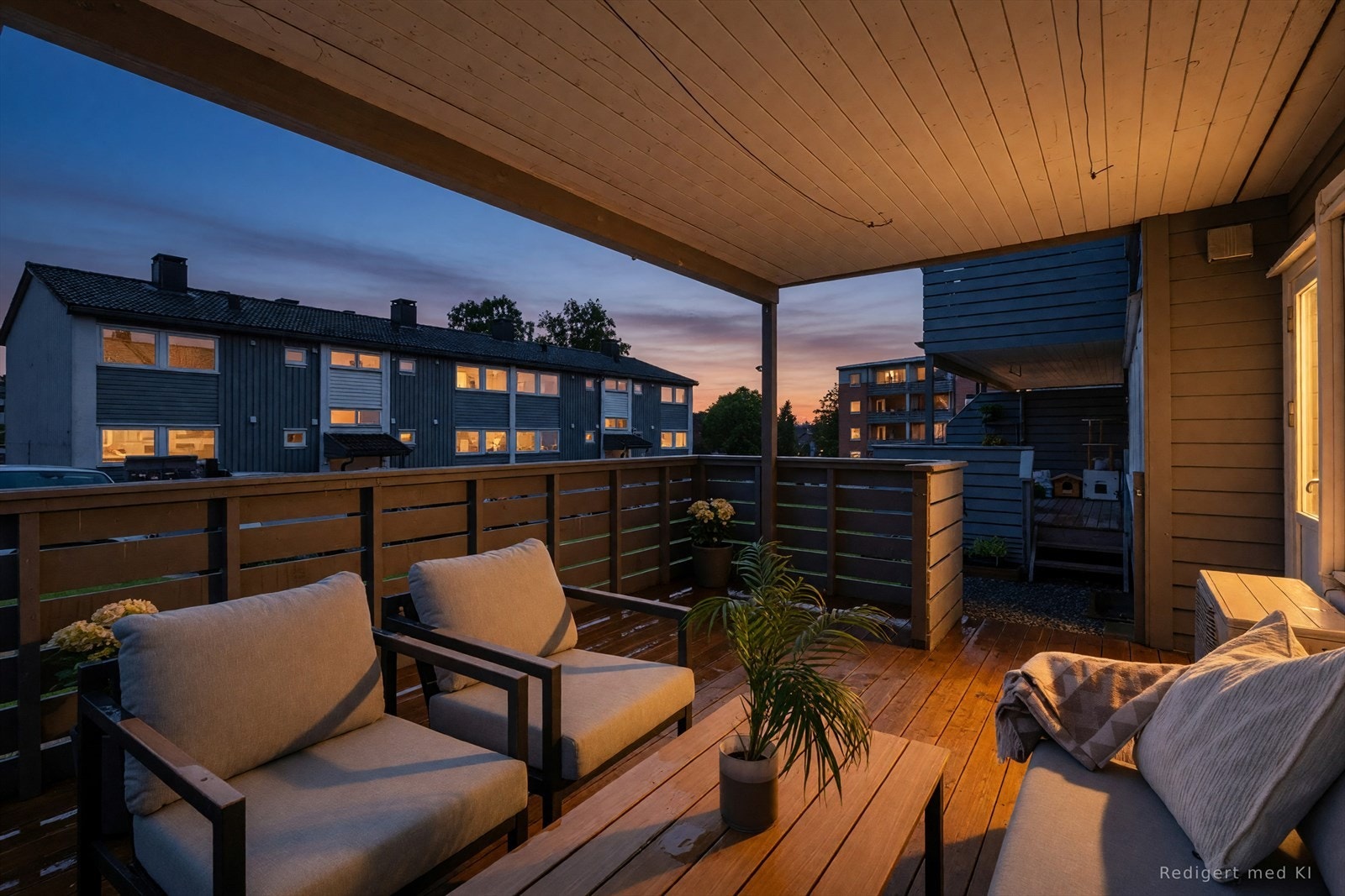 Fra stuen er det direkte utgang til en solrik terrasse på 16 kvm. Galleribilde