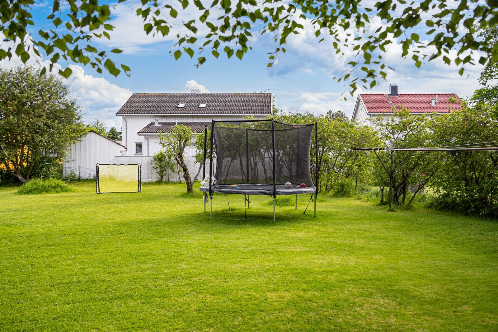 Sameiet har en pent opparbeidet fellestomt for beboerne. Galleribilde