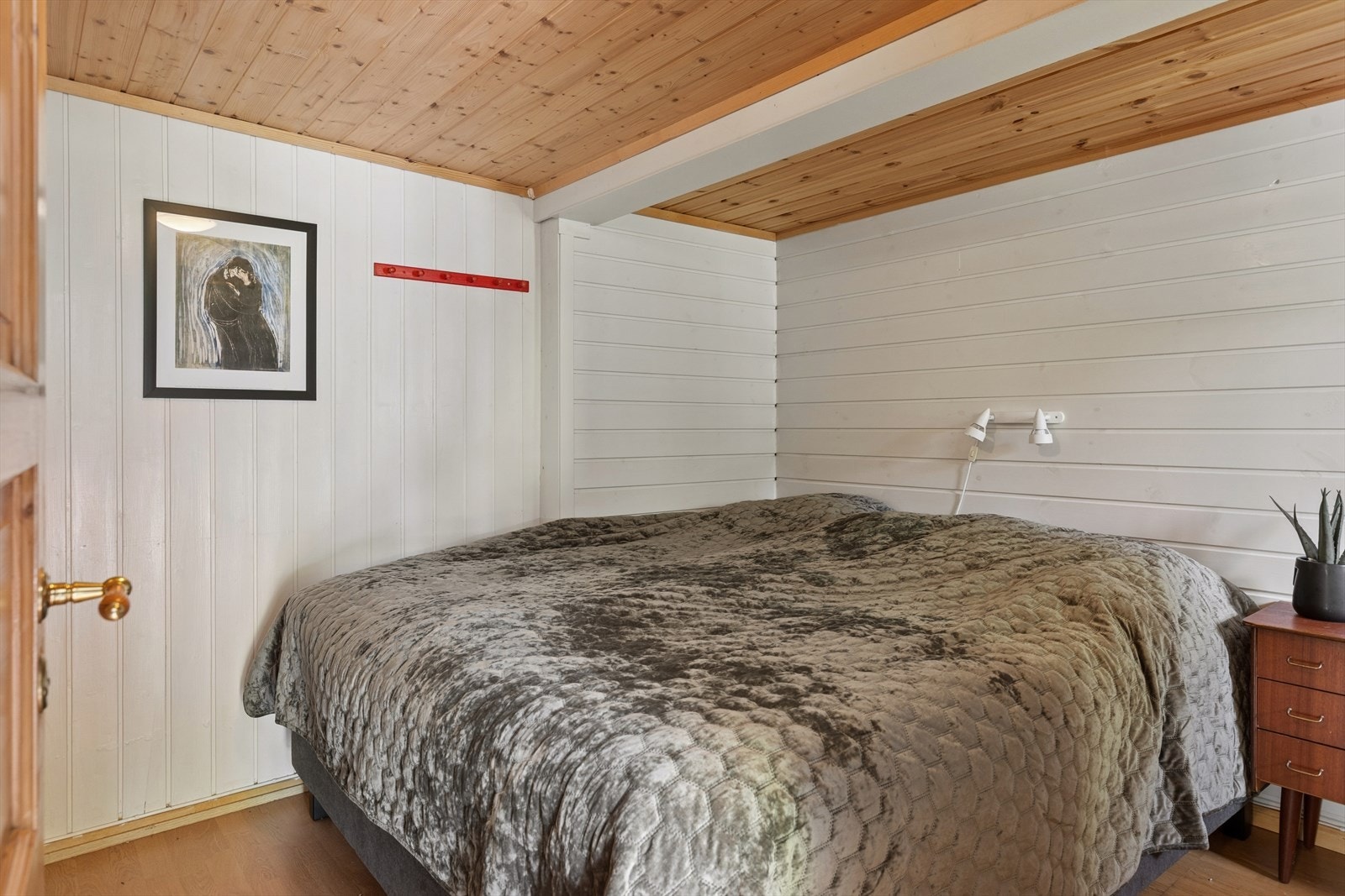 Hovedsoverommet i hytta har plass til dobbeltseng. Galleribilde