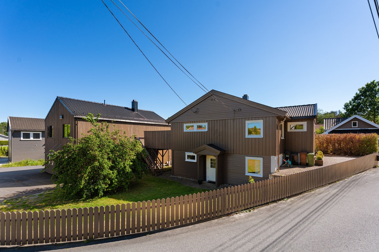 Hagen, plenen og inngangen til utleiedelen. Galleribilde