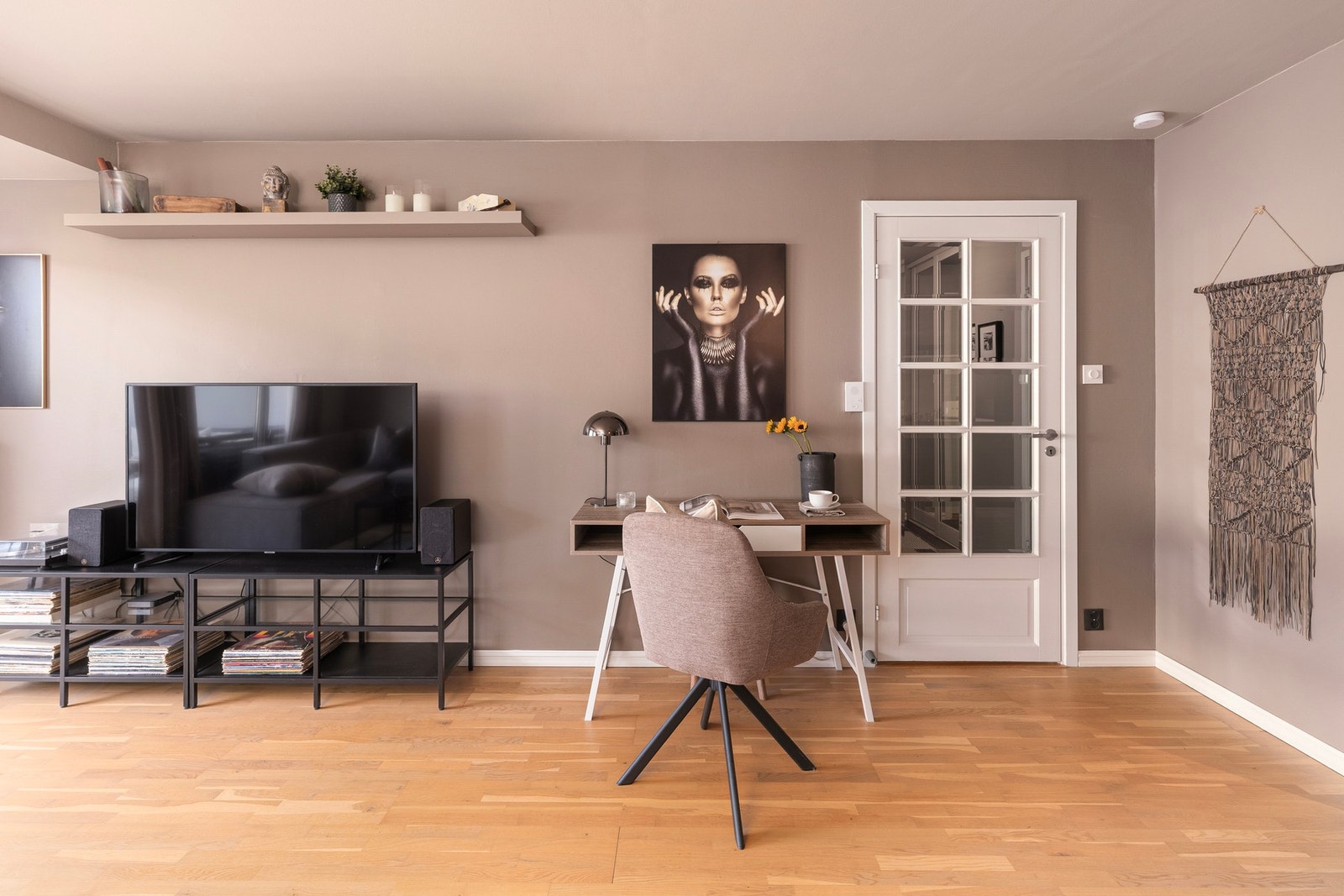 I tillegg har leiligheten 2 praktiske boder, hvorav en av disse tidligere har blitt brukt til kontor. Galleribilde