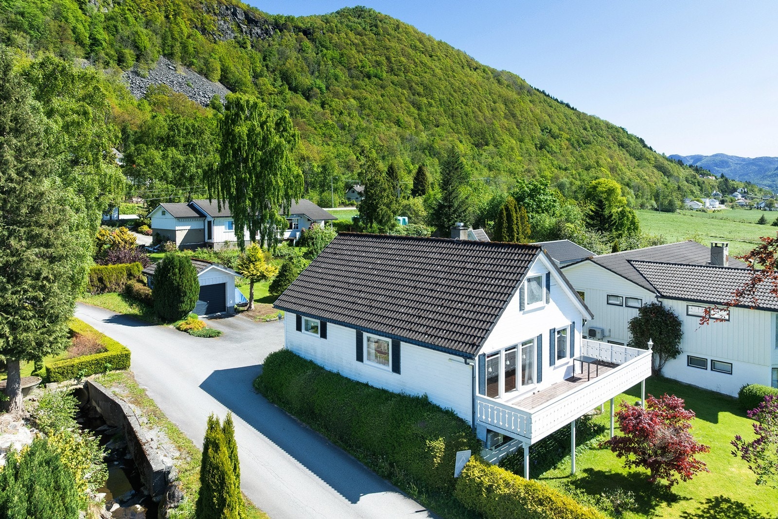 Luftfoto som viser nærheten til natur, fjell og åpne landskap. Galleribilde