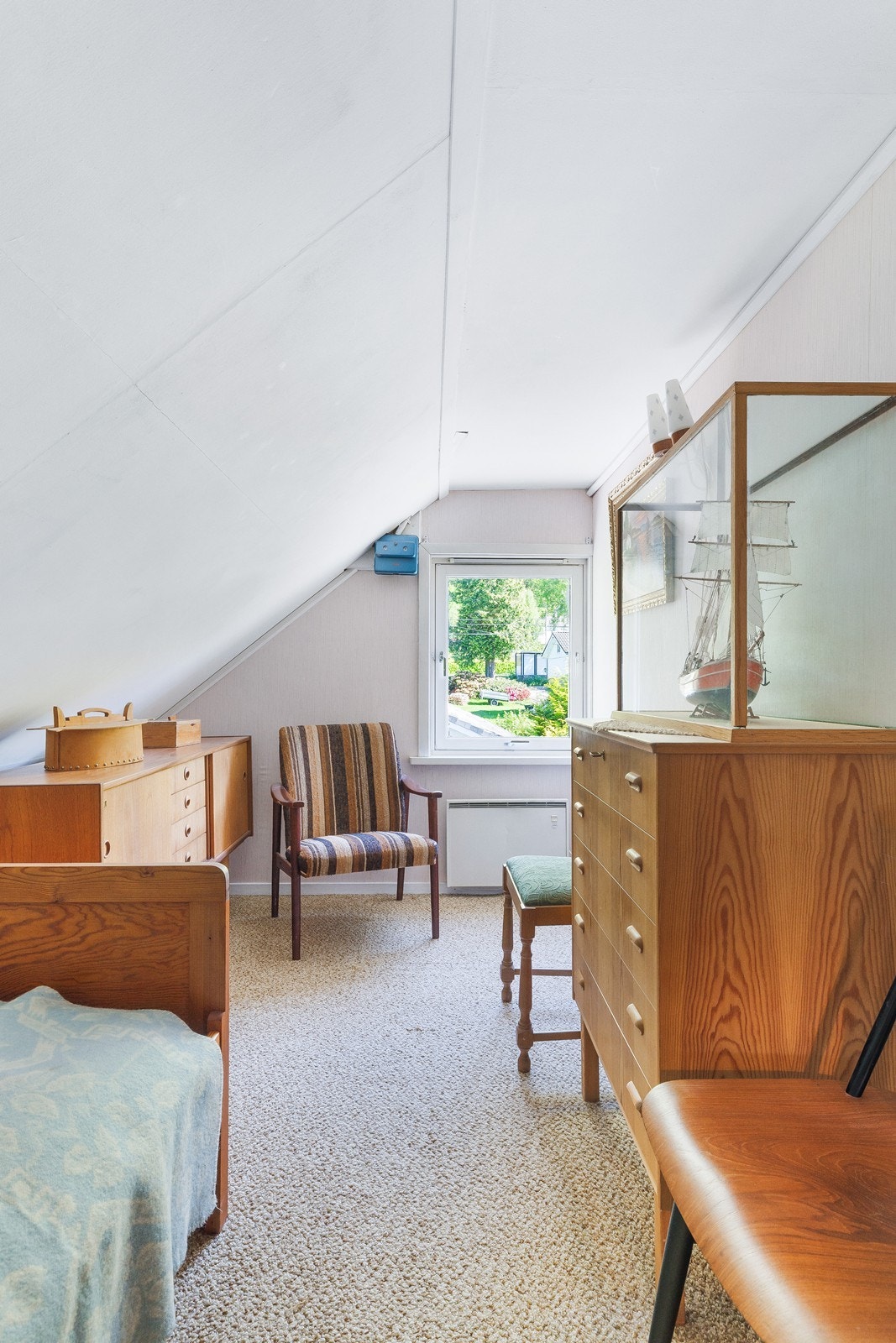 Loftet har 3 soverom* Det finnes ikke dokumentasjon at soverom på loft er godkjent for varig opphold. Galleribilde