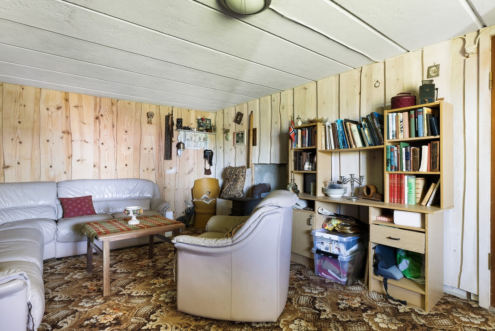 Kjellerstue med god plass til sofagruppe og opphold. Galleribilde