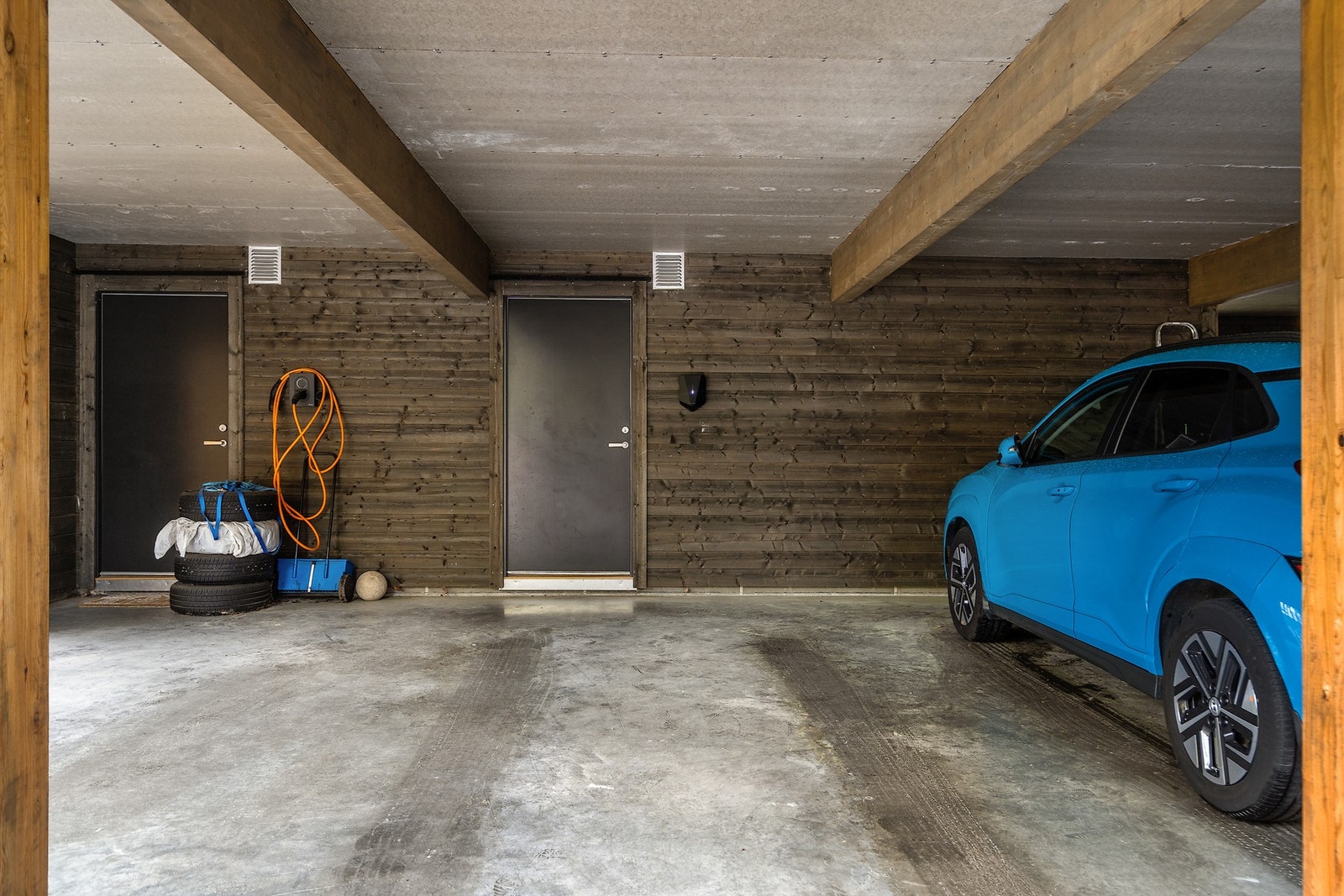 Det medfølger en parkeringsplass i felles carport Galleribilde