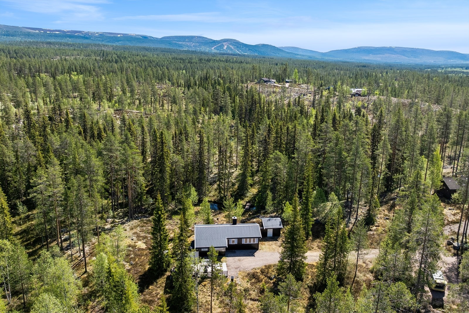 En kort kjøretur tar deg til Fulufjellet Alpinsenter, mens sommeren byr på fiske og turer i Fulufjellet nasjonalpark. I Fulufjellet er tilrettelagte sykkeltraseer, alpinanlegg og akebakke. Galleribilde