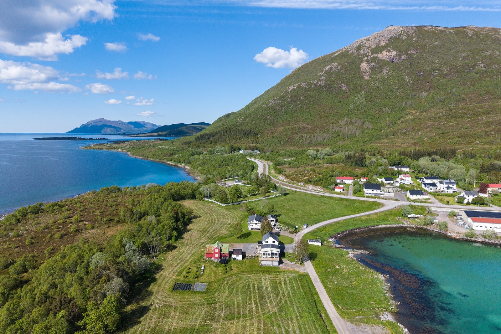 Det er fritt og fint rundt eiendommen og nydelige omgivelser. Galleribilde