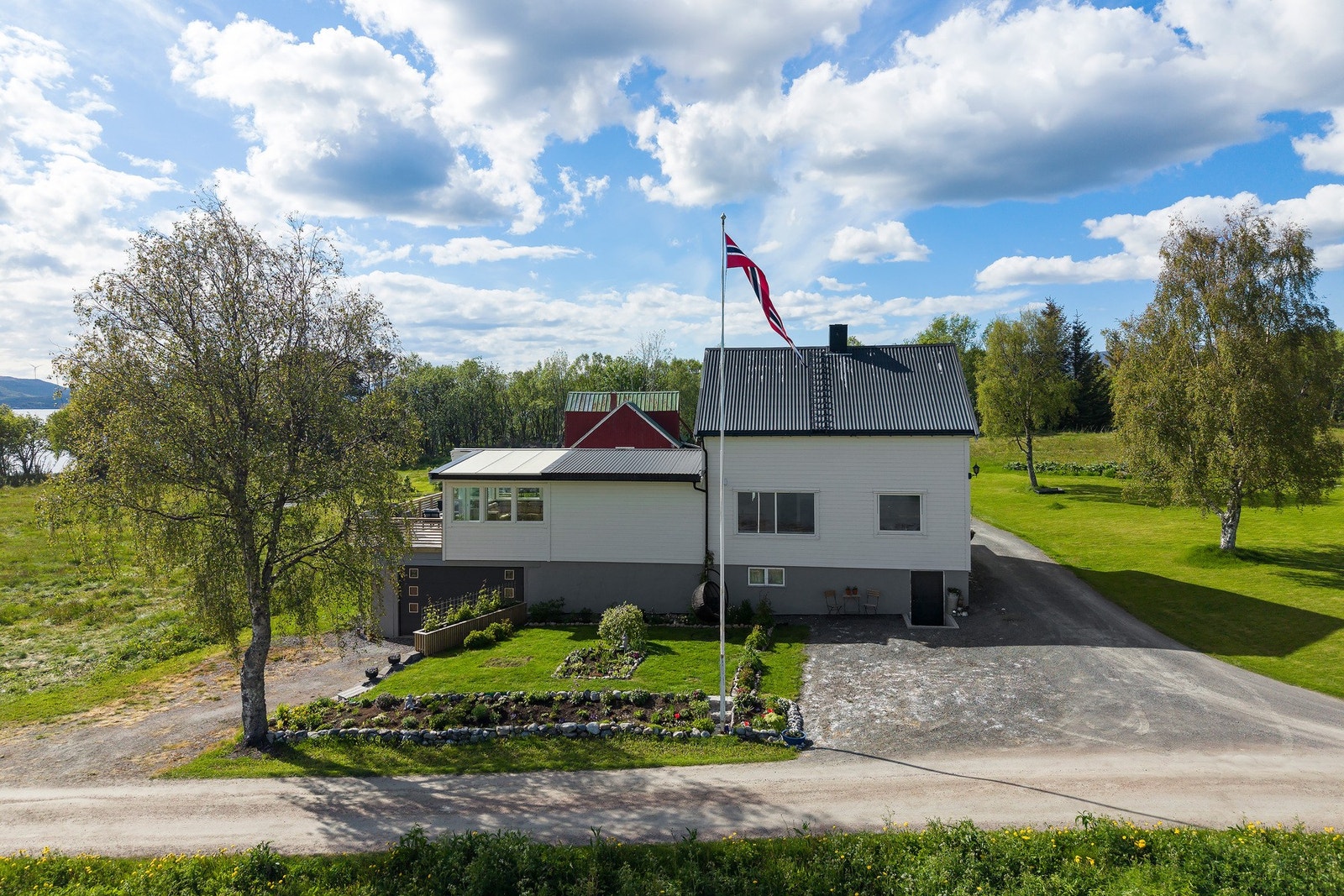 Fasade. Boligen er opprinnelig fra xx, men påbygd i senere tid. Galleribilde