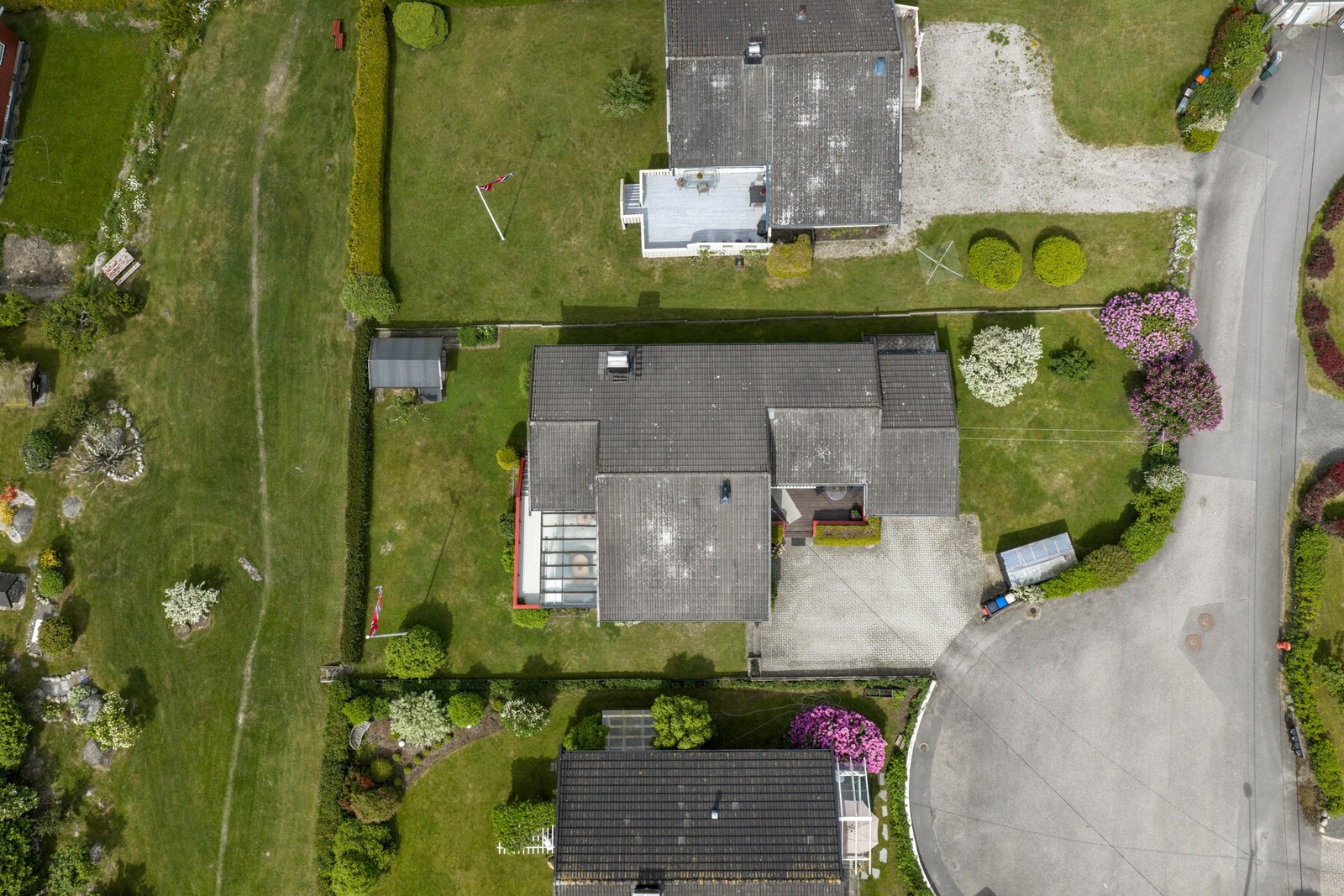 Trygg og fredelig beliggenhet med kort vei til flotte tur- og friluftsområder. Galleribilde
