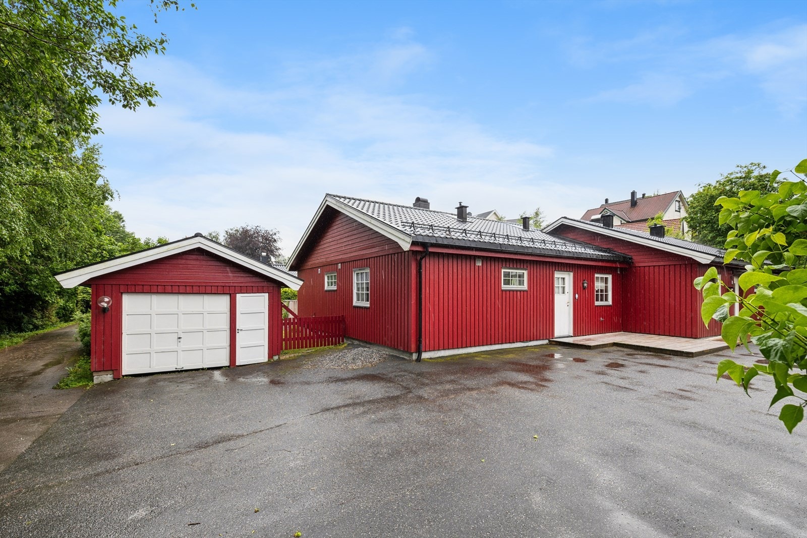 Her ønskes du velkommen til halvparten av en vertikaldelt tomannsbolig i Drøbak. Nytt tak fra 2016. Galleribilde