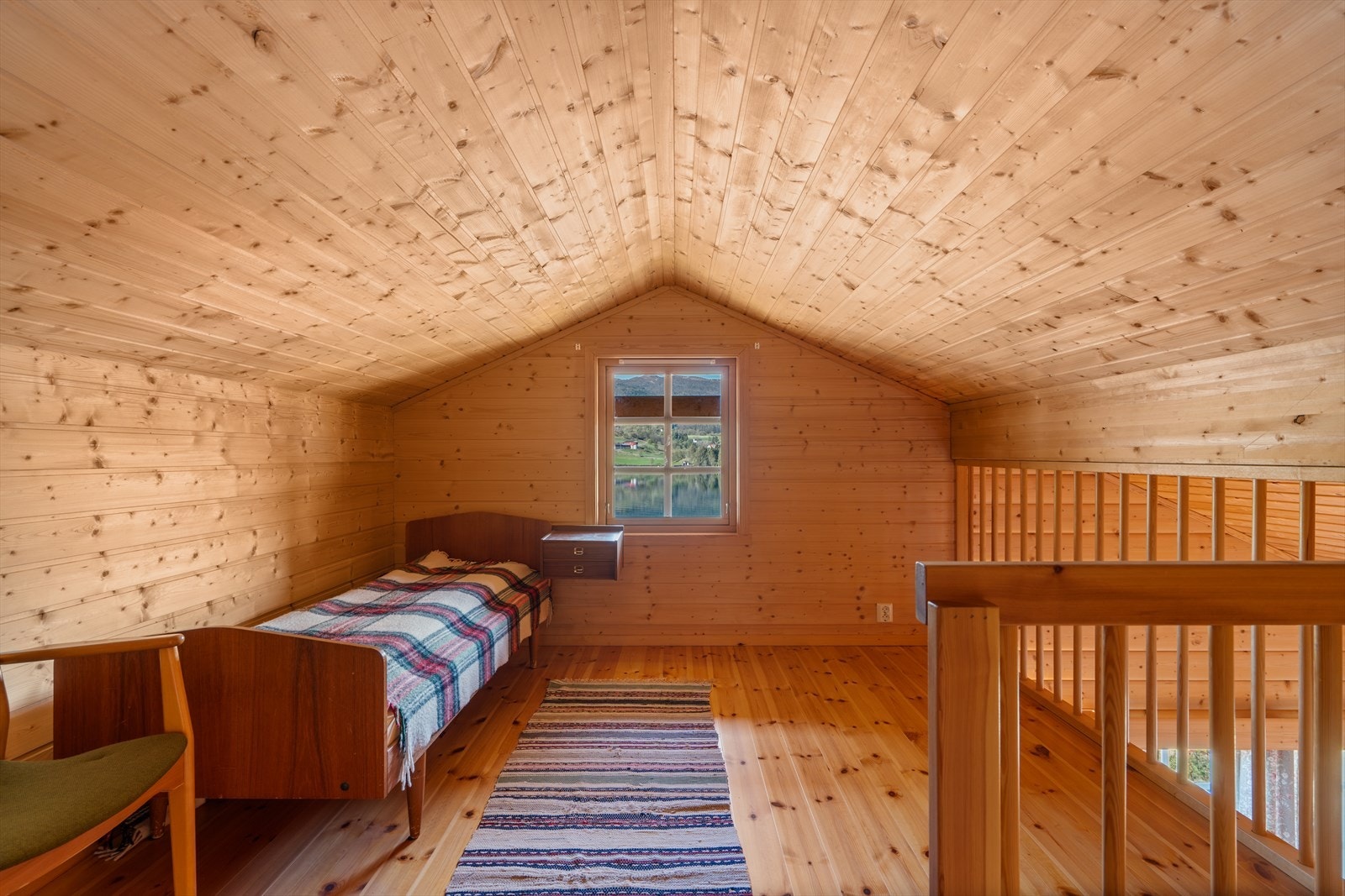 Hems: Kjekk loftstue med god plass. Galleribilde
