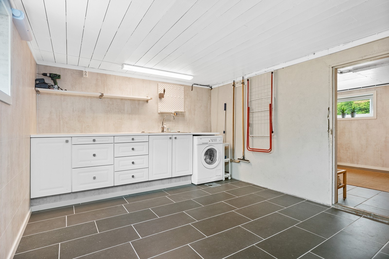 Underetasjen ble modernisert omkring 20__ (tidligere eier) Galleribilde